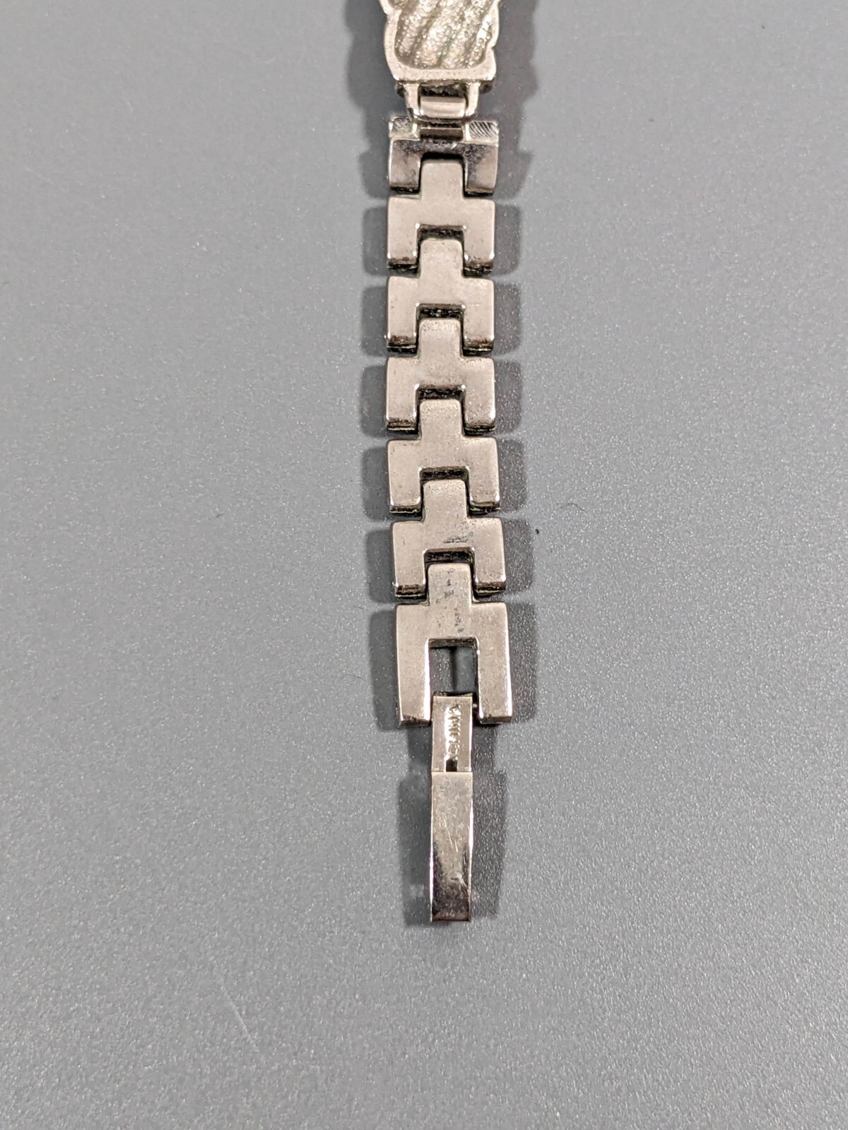 Persona White Round Dial Cable Style Bracelet Watch Silver Tone 7.5 in