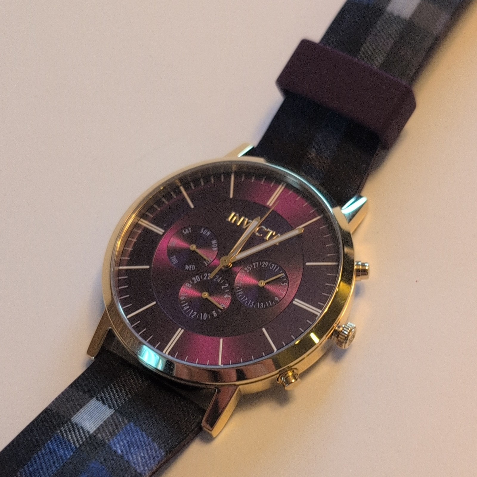 Invicta 20081 Quartz Chronograph Purple Dial Gold Tone Case Plaid Strap 44mm