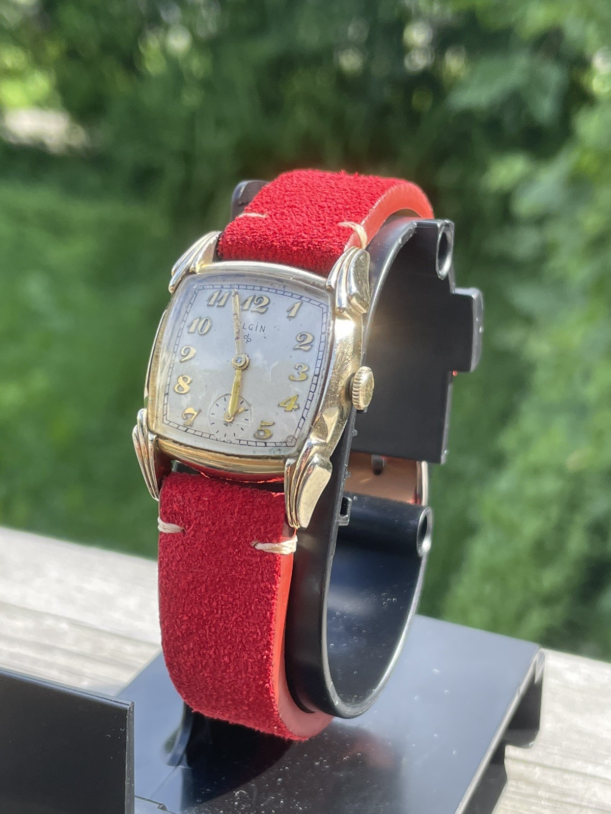 1940’s Men’s Vintage Elgin Tonneau Elgin Cal. 554 Manual Wind 15 Jewels Running