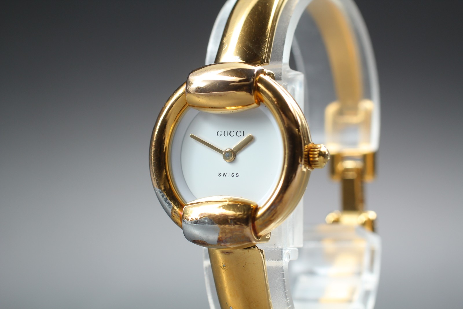 Gucci 1400L White Dial Gold Bangle Quartz 25mm Ladies Watch From JAPAN