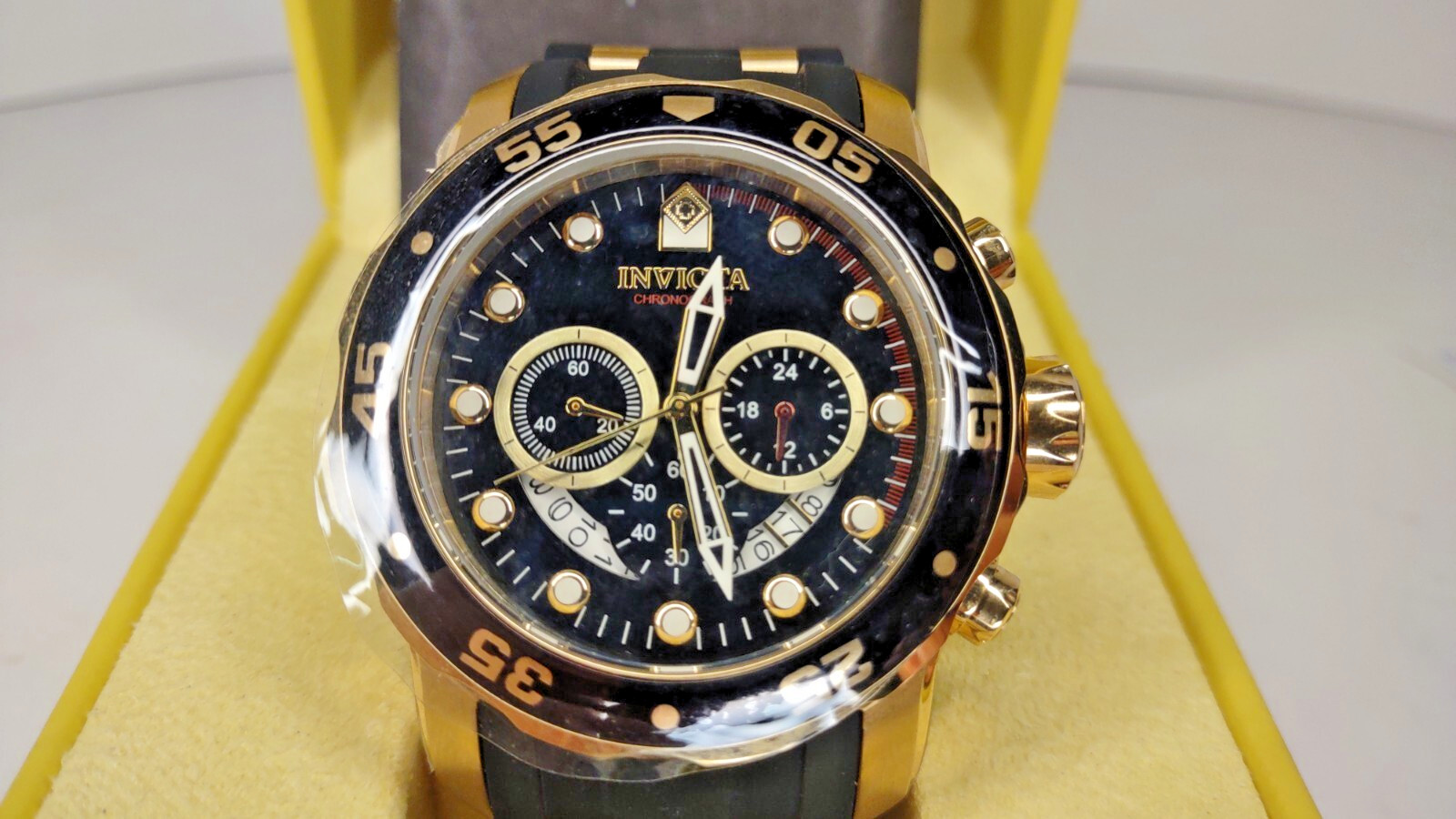 NEW/UNUSED Men’s Invicta Pro Diver No.6981, Black/gold, 40mm case, IOB w/Papers