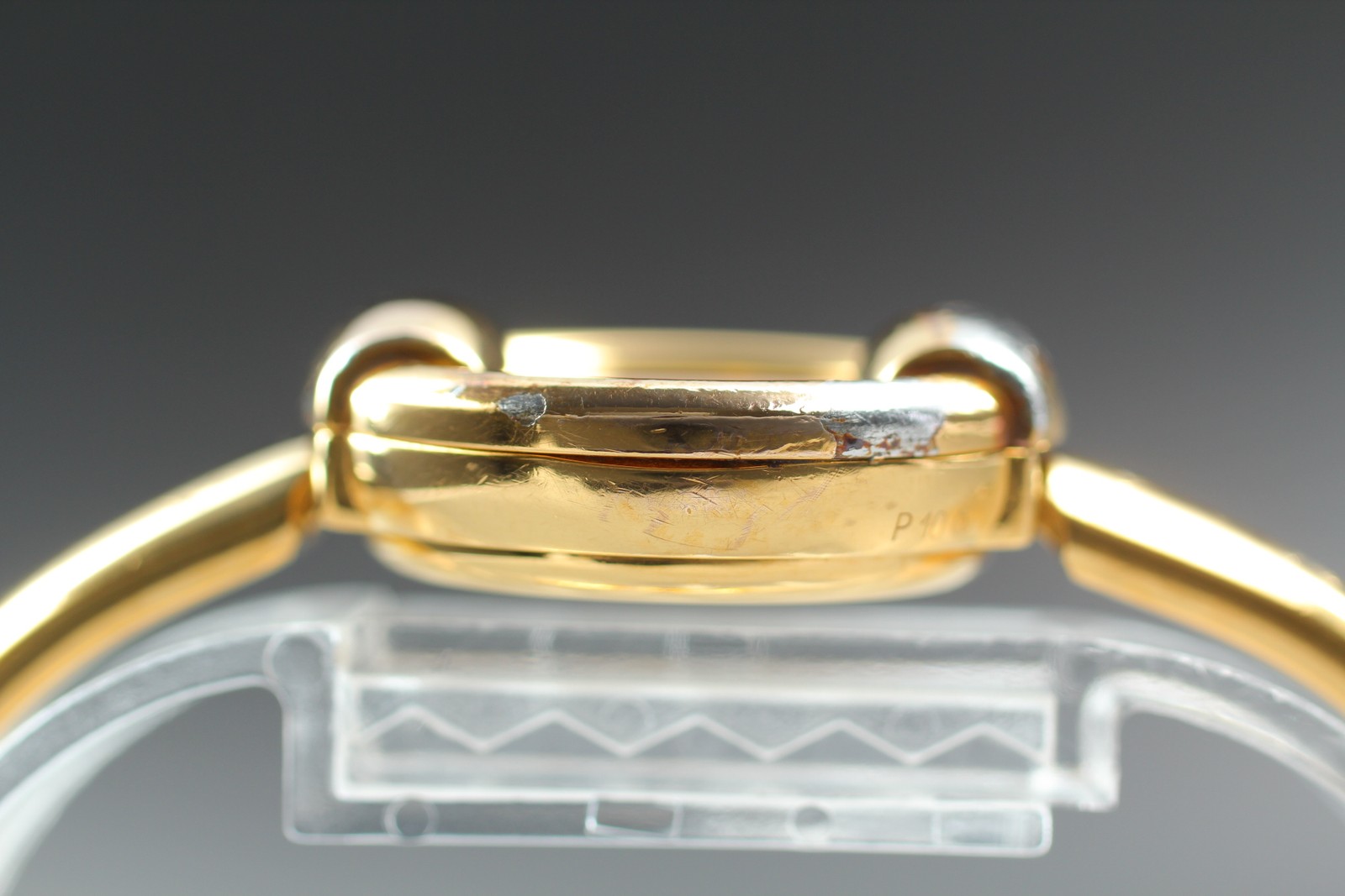Gucci 1400L White Dial Gold Bangle Quartz 25mm Ladies Watch From JAPAN