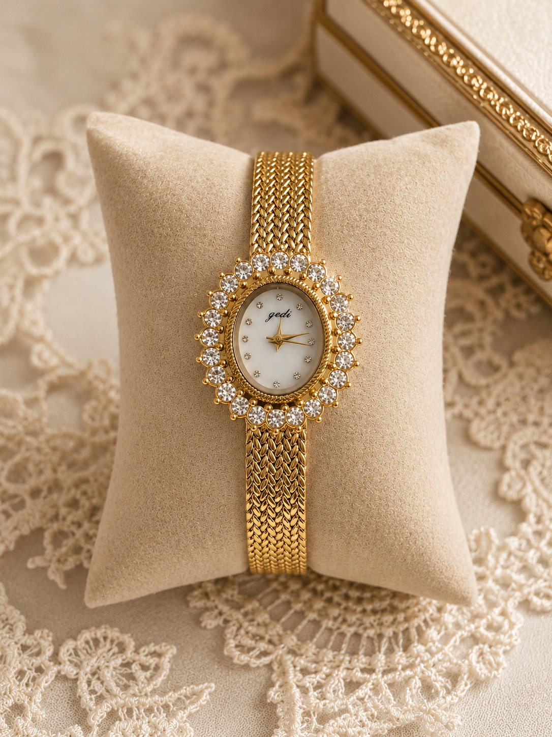 Women’s Gold Crystal Bracelet Watch Vintage Luxury Style Elegant Dress Watch NEW