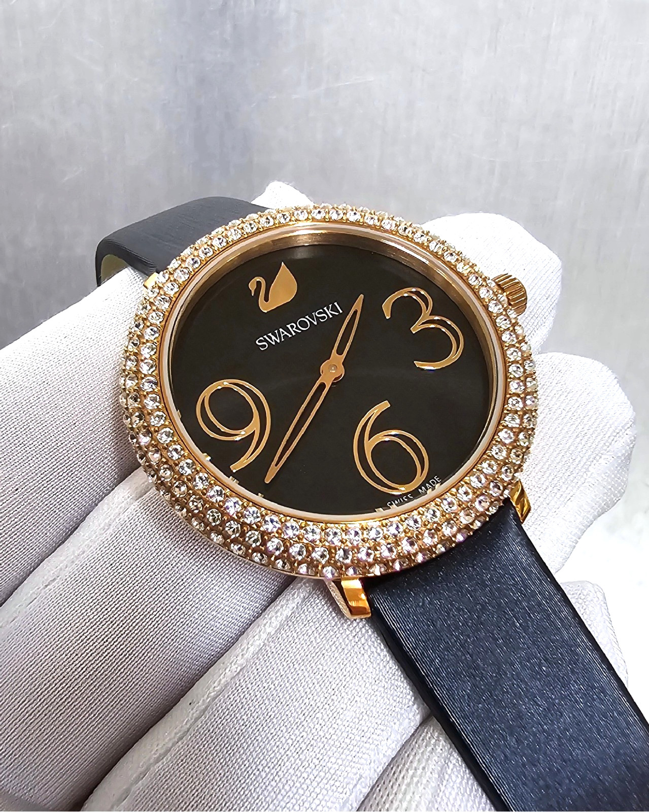 Swarovski Crystal Frost Quartz 34mm Black Dial Leather Women’s Women 5484058