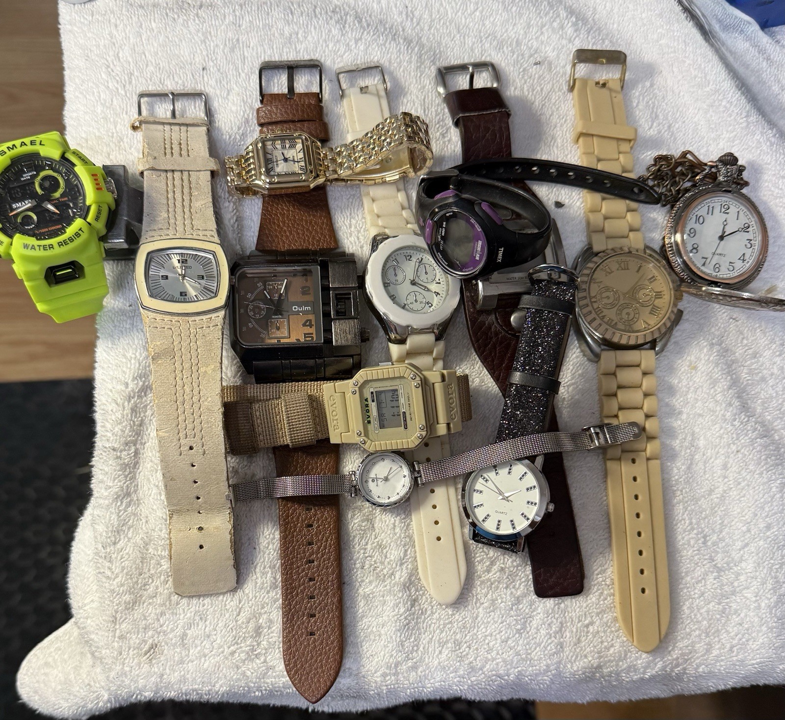 12 Mix Lot Watches Various Conditions 1 Lb. 10 Oz. Some Are Working/not Tested