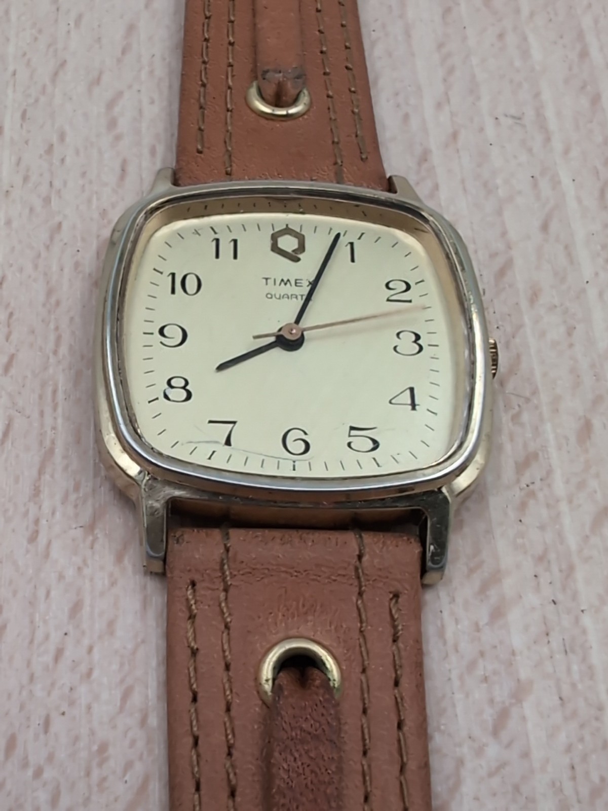 Vintage Timex Q Quartz Wrist Watch M Cell Made In Philippines NOS Leather Strap