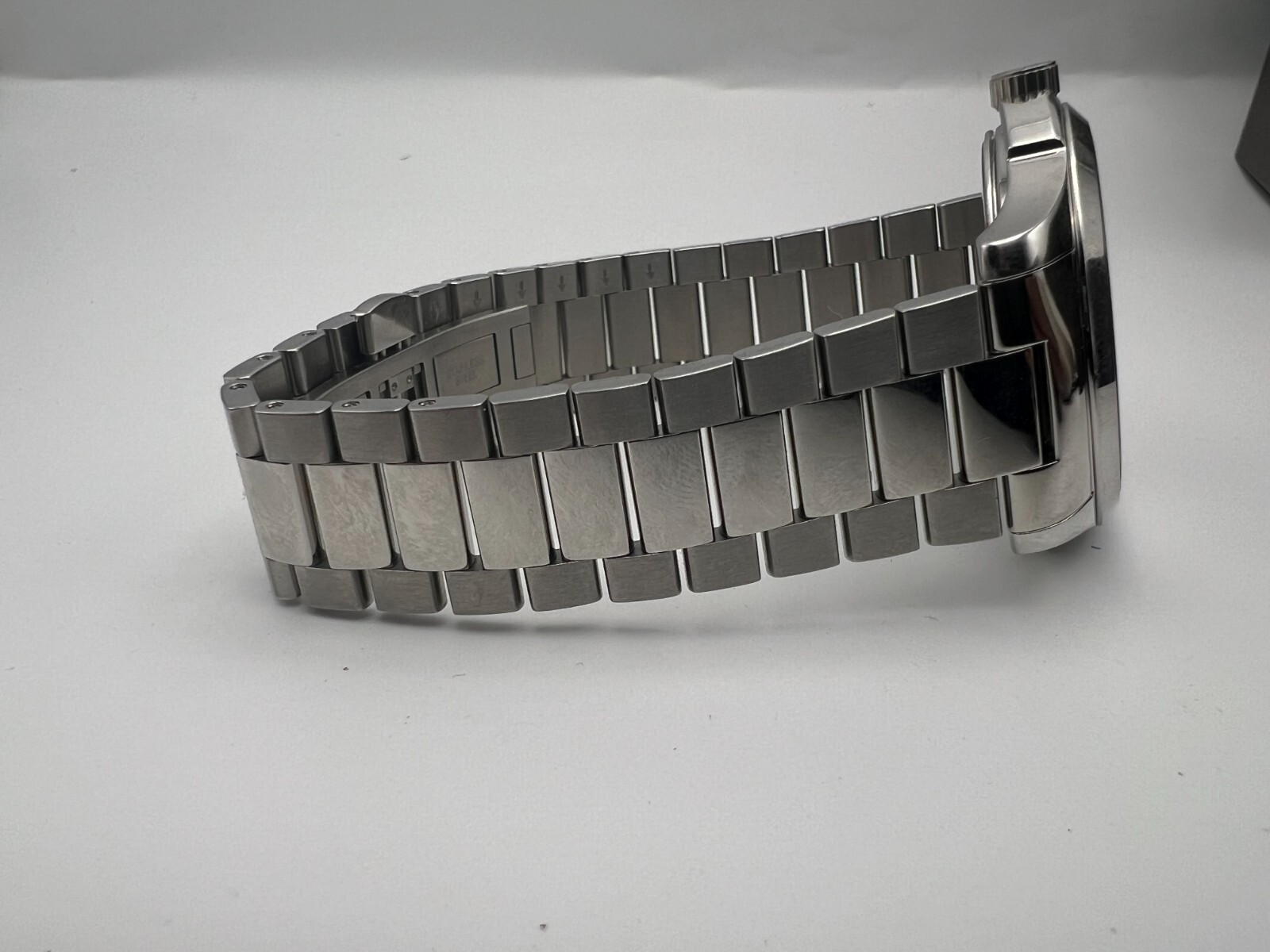 Original Box | Never Worn – Gucci G-Timeless 126.4 Swiss Made