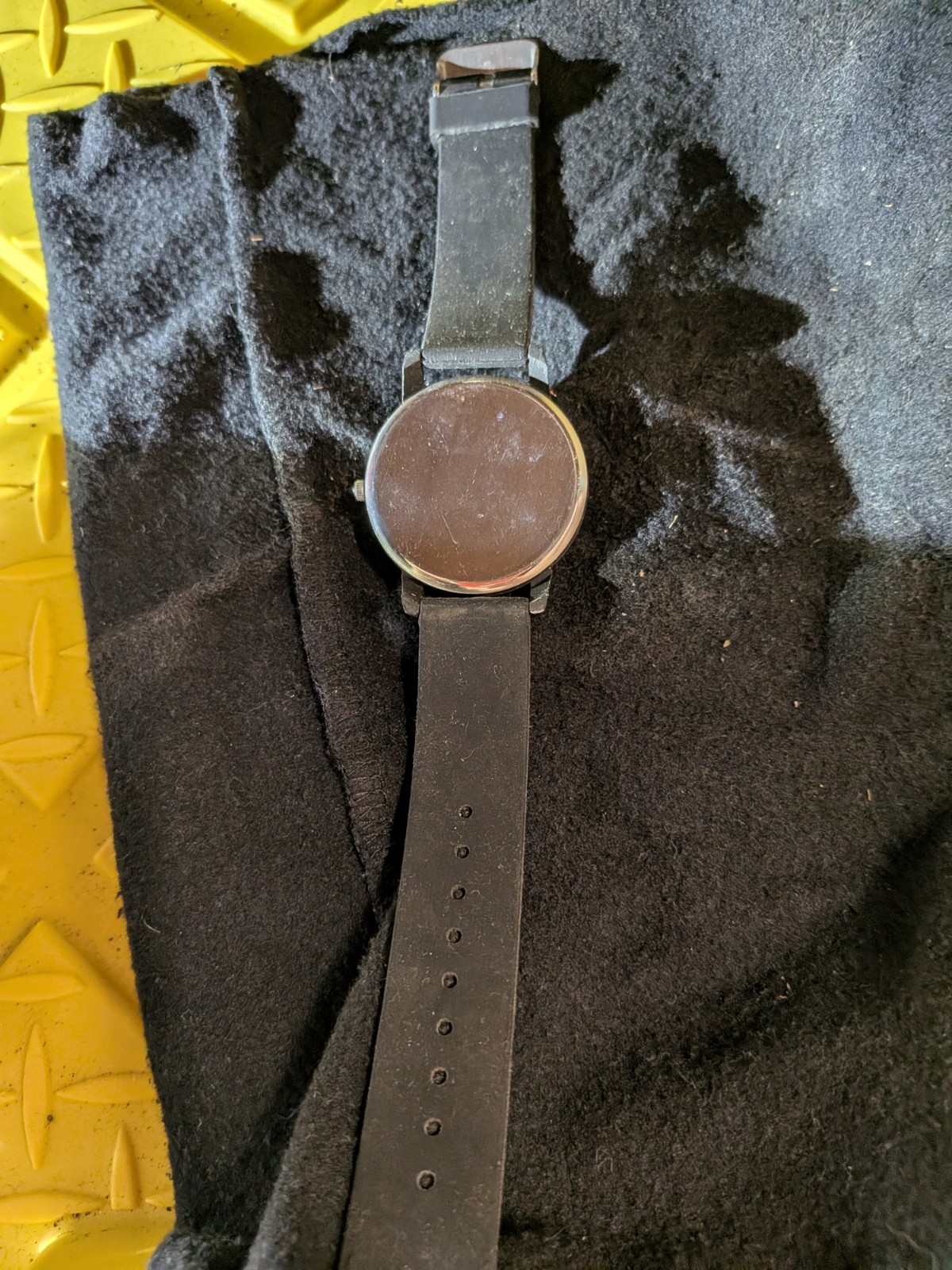 Pendleton Whisky Analog Quartz Logo Dial Watch 40-43.9mm Black Rubber Strap