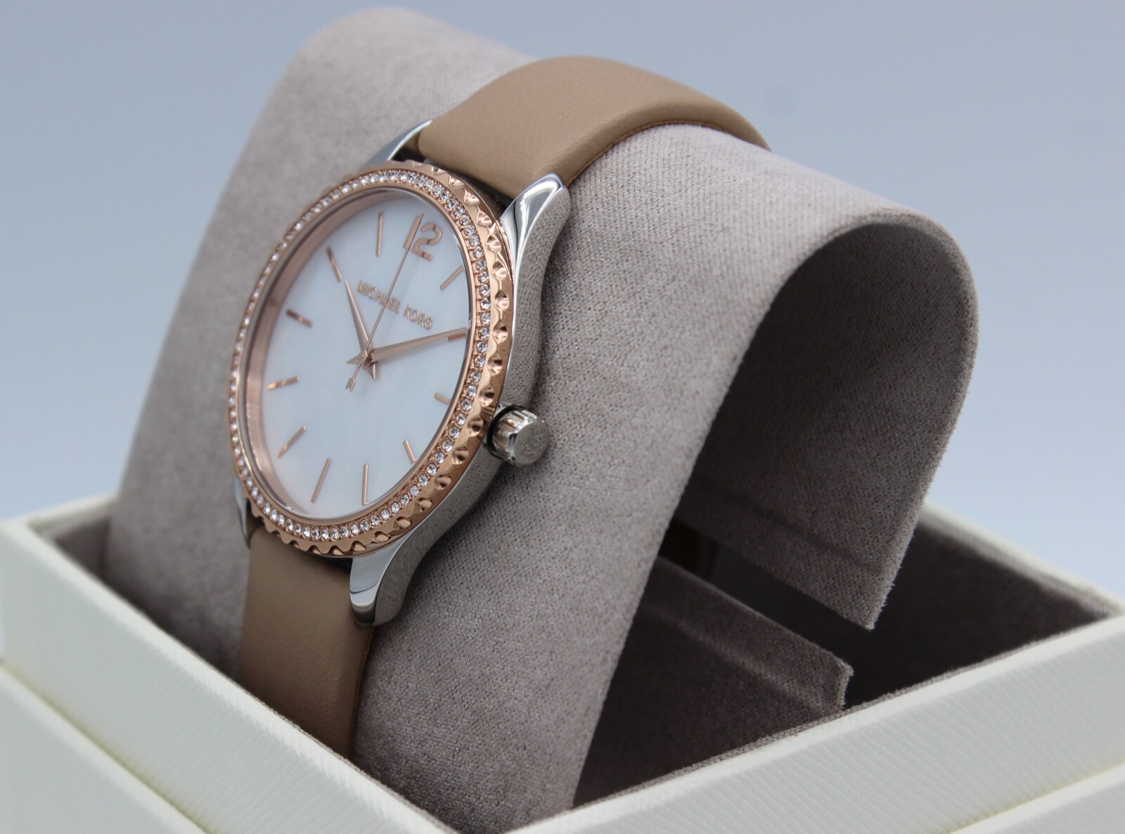 NEW AUTHENTIC MICHAEL KORS LAYTON SILVER BROWN LEATHER MOP WOMEN’S MK2910 WATCH