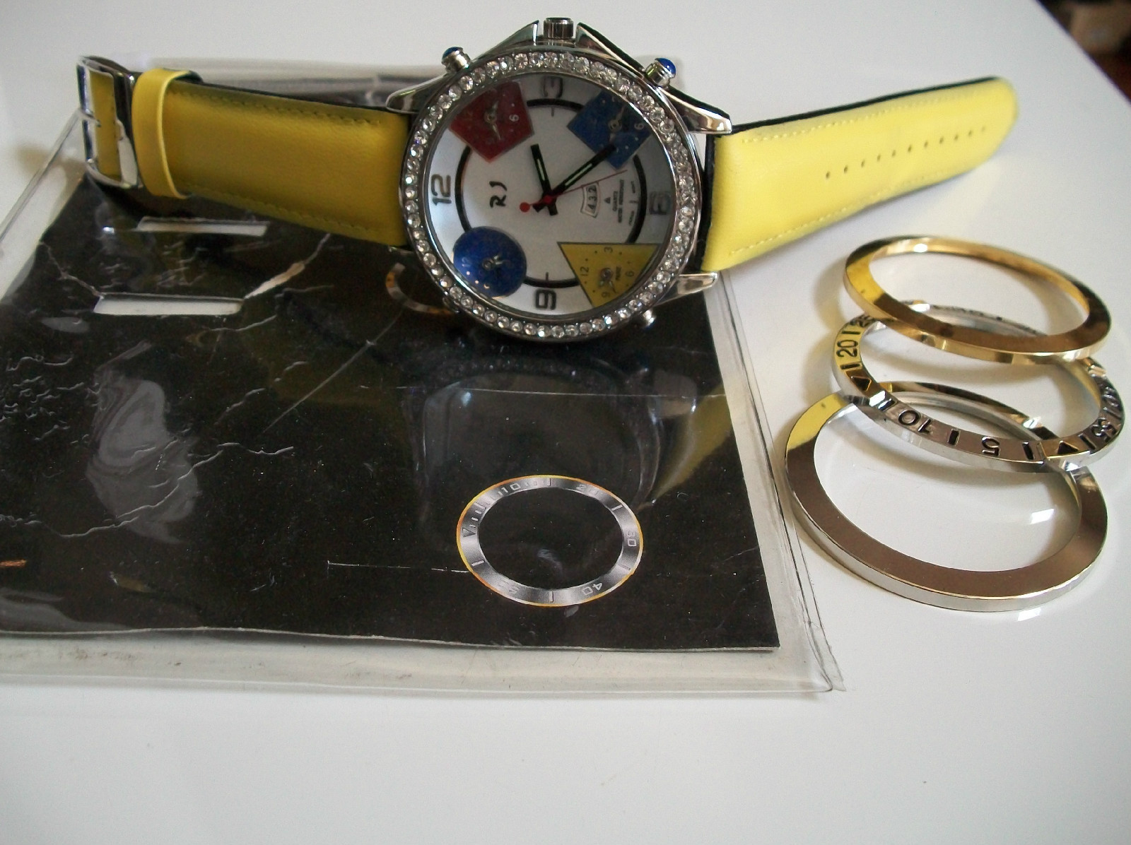 RJ Bling, Plain Bezel 5 Time Zone Date Men’s Fashion Watch & Pouch & Extra Bezel