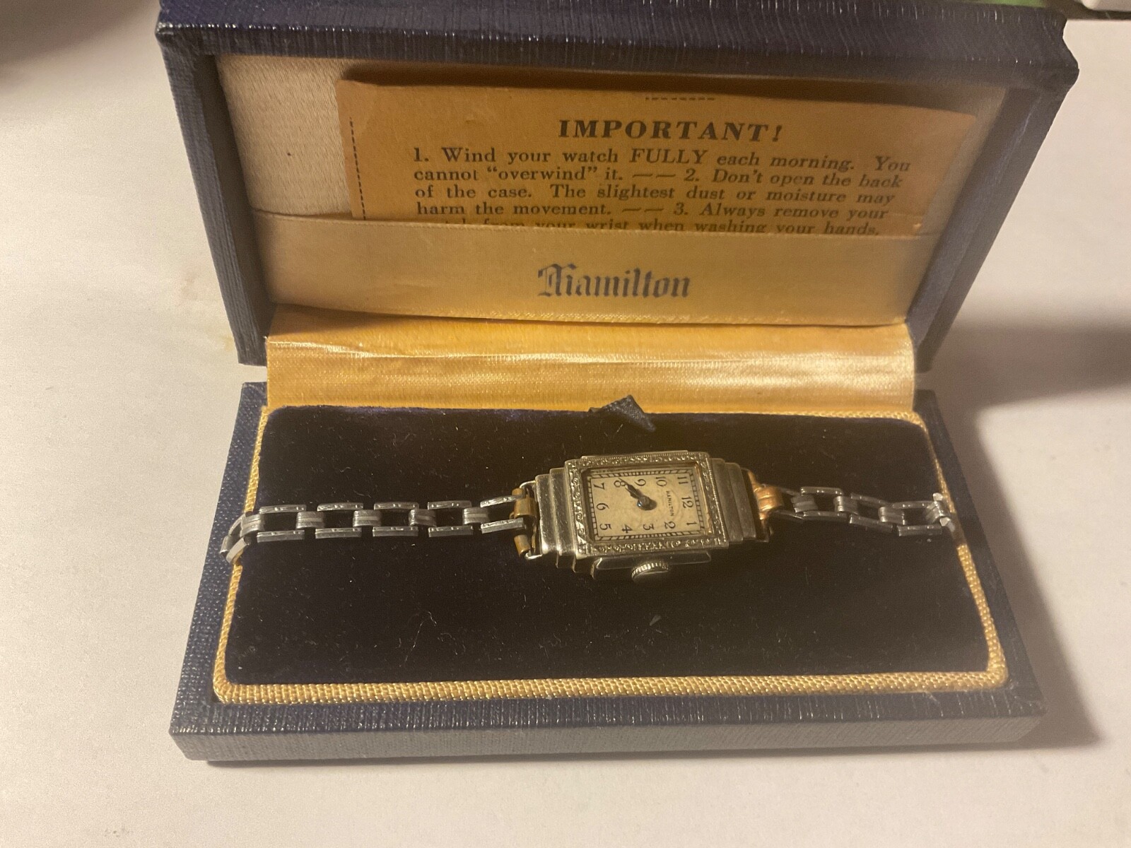HAMILTON WOMEN’S WRIST WATCH IN HAMILTON BOX ART DECO Circa 1930’s