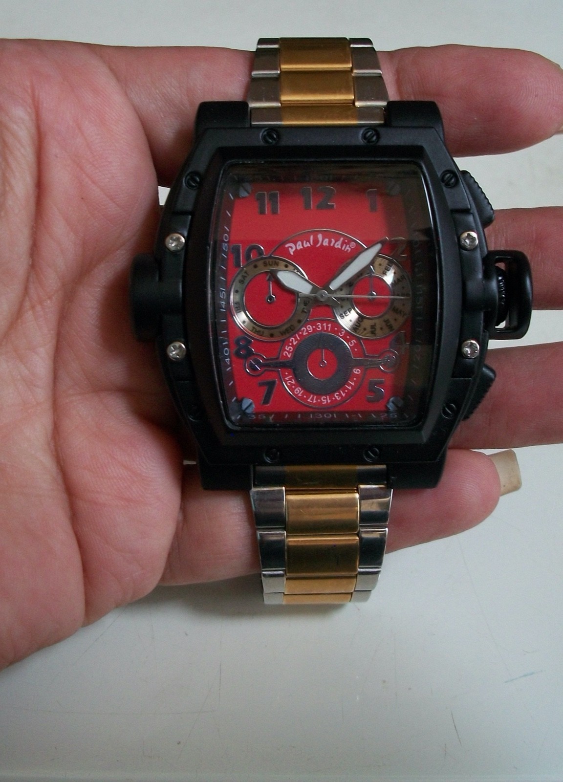 Men’s Black Case Red Dial Gold & Silver Finish Dressy Casual Fashion Watch