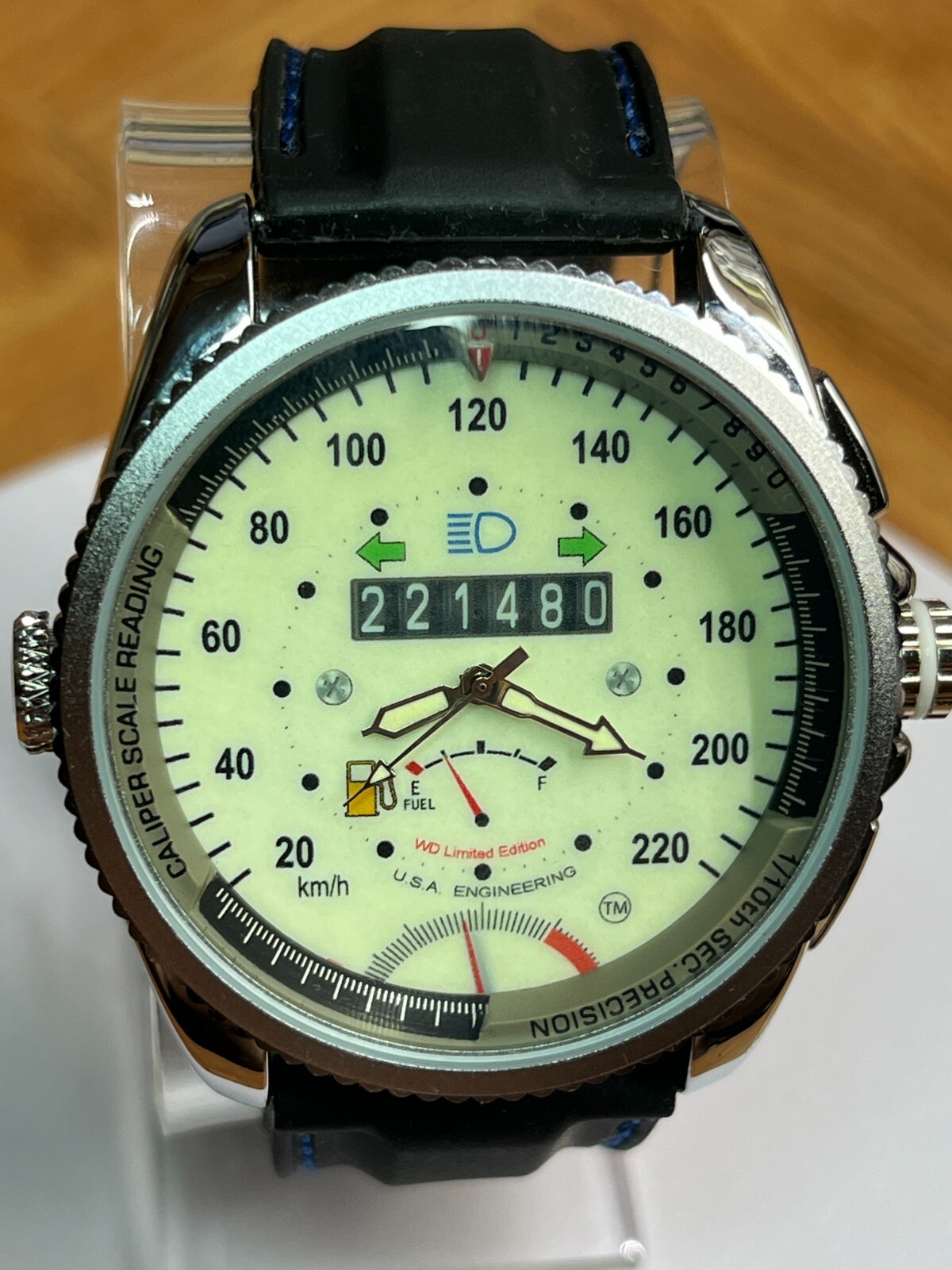 New Watch Quartz Speedometer Luminous Dial 48mm Silver Case 24mm Silicone Band