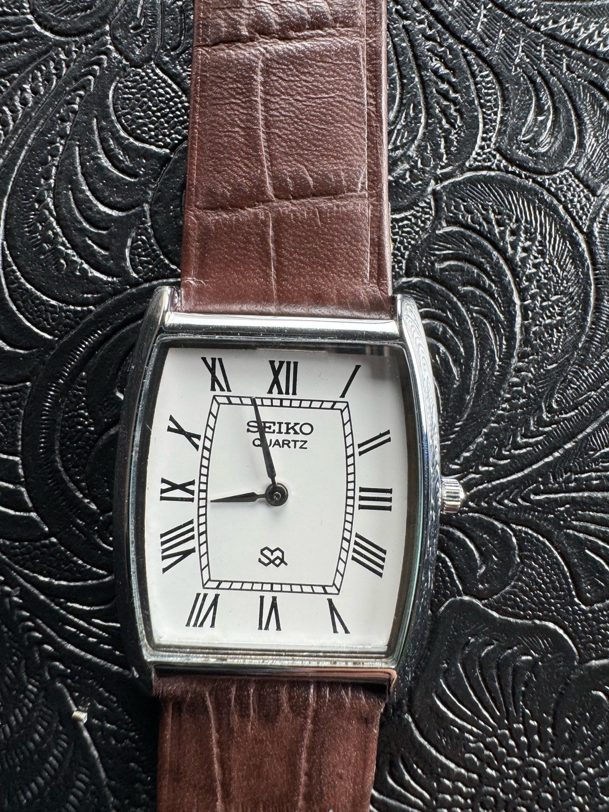 WHITE DIAL Vintage Seiko Slim Tonneau Tank Men’s Wrist Watch