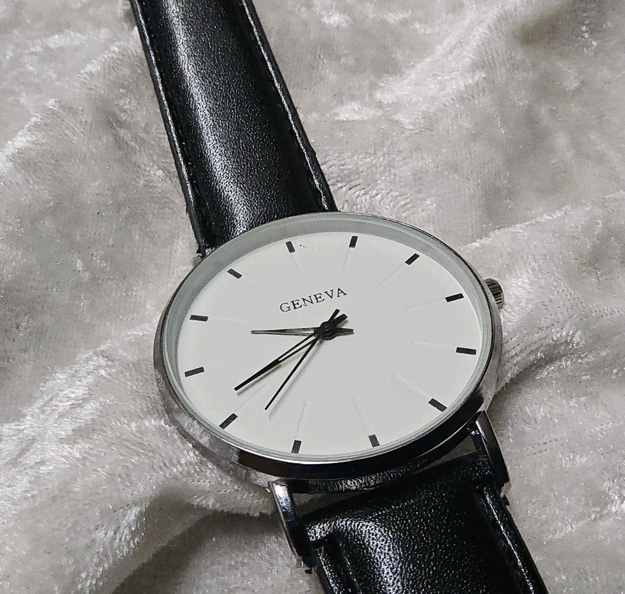 Mens White Face Geneva Analog Numberless Black Leather Watch