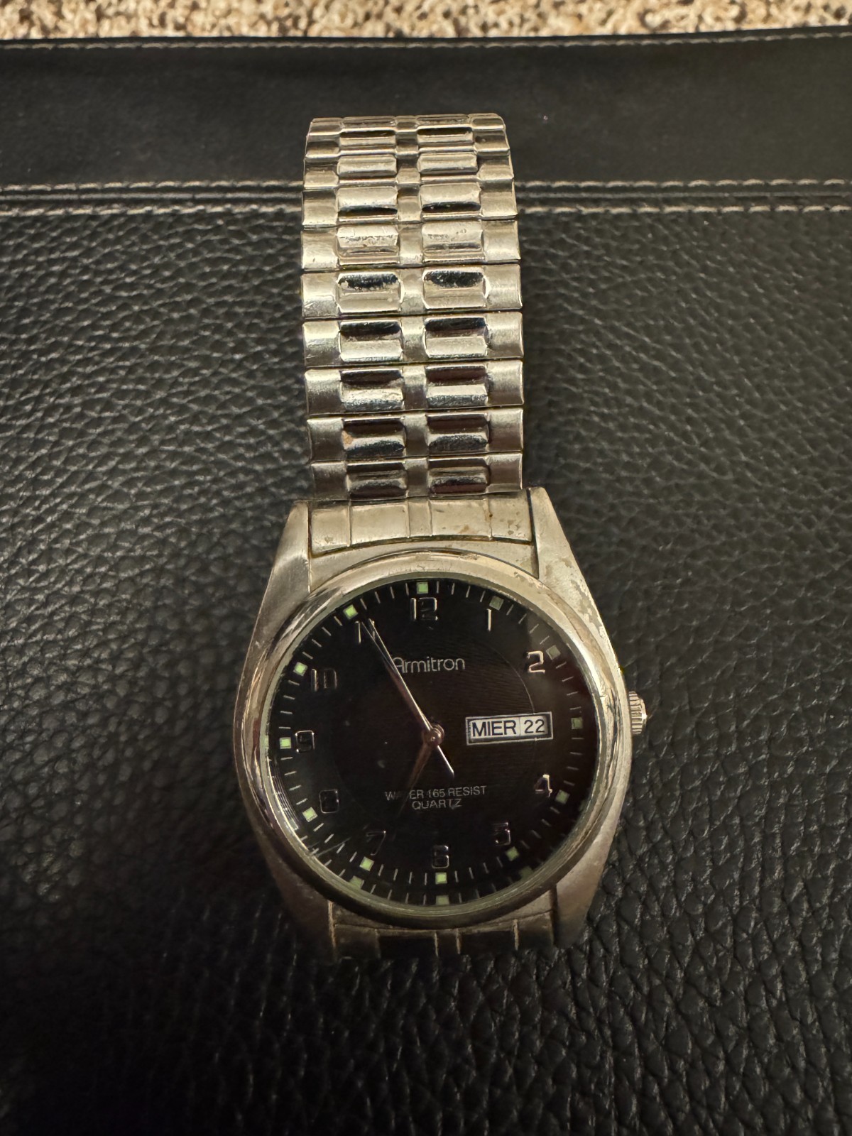 Armitron 20/145SV Quartz Day Date Men’s Watch Black Dial Stretch Band Runs