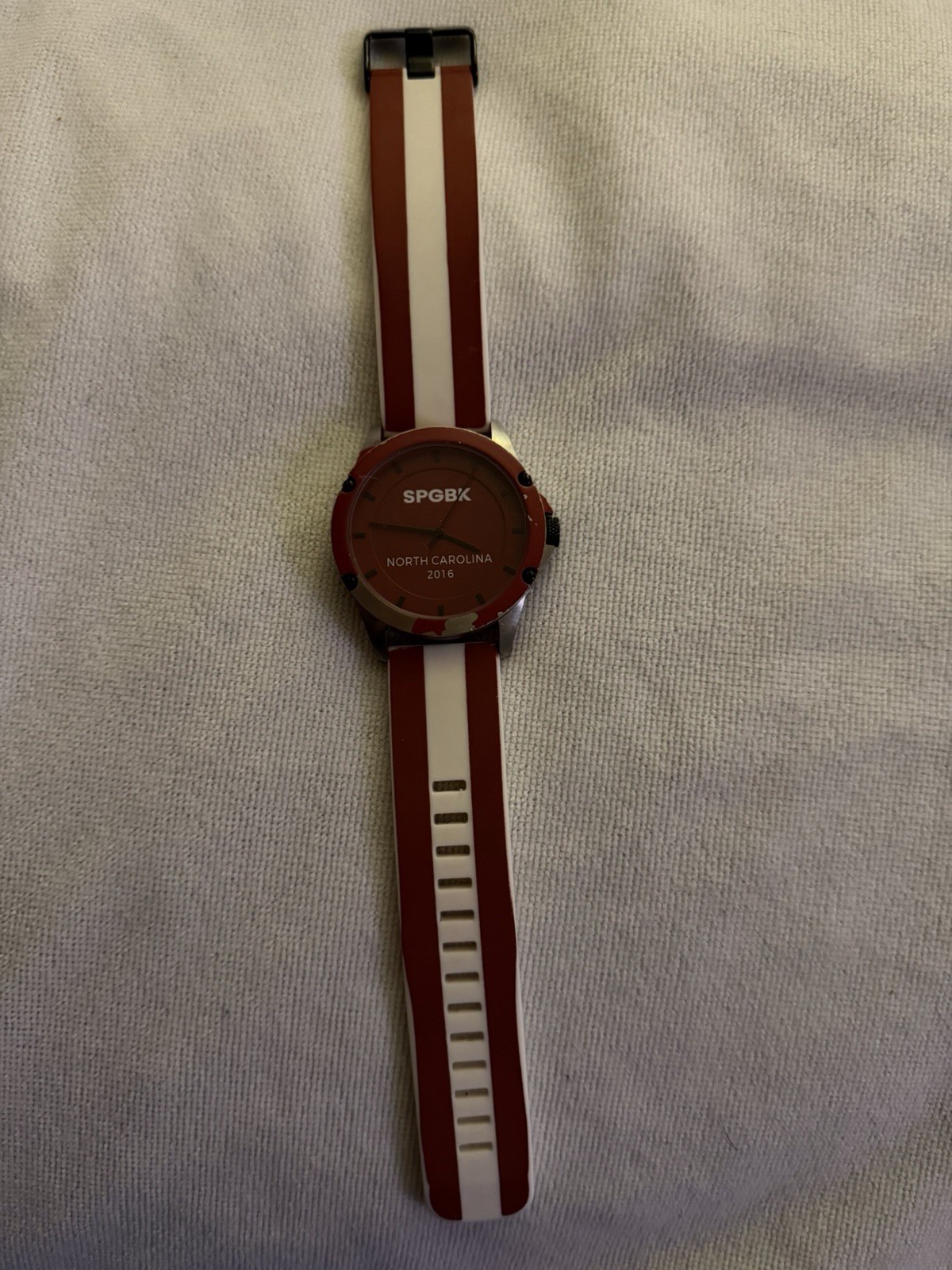 SPGBK Unisex North Carolina 2016 Red Silicone Band Wristwatch 44 mm
