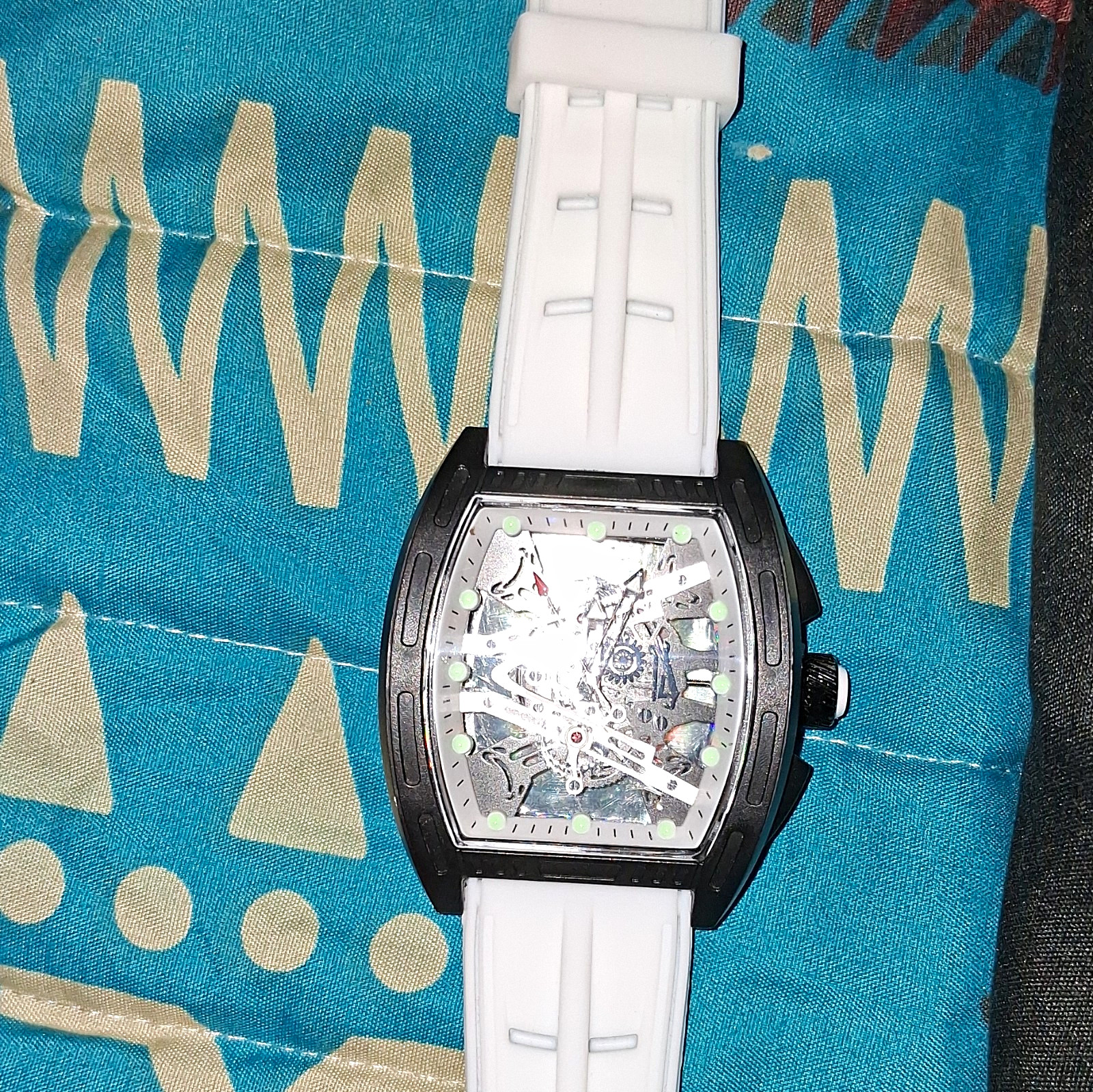 Skeleton Tonneau Analog Wristwatch Black Case White Rubber Strap Luminous