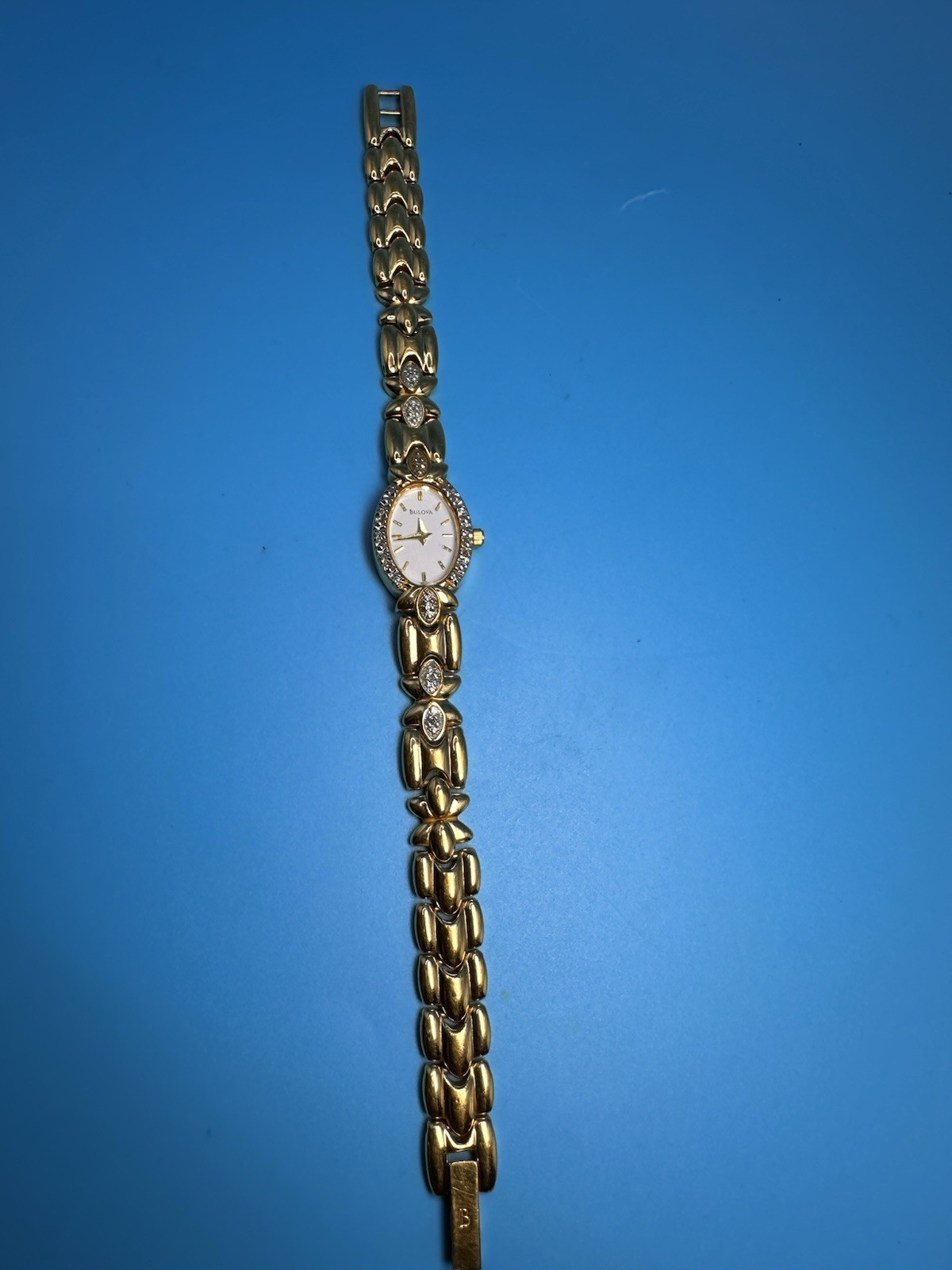 VINTAGE 7″ BULOVA 98R34 LADIES DIAMOND ACCENT GOLD PLATED BEZEL WATCH