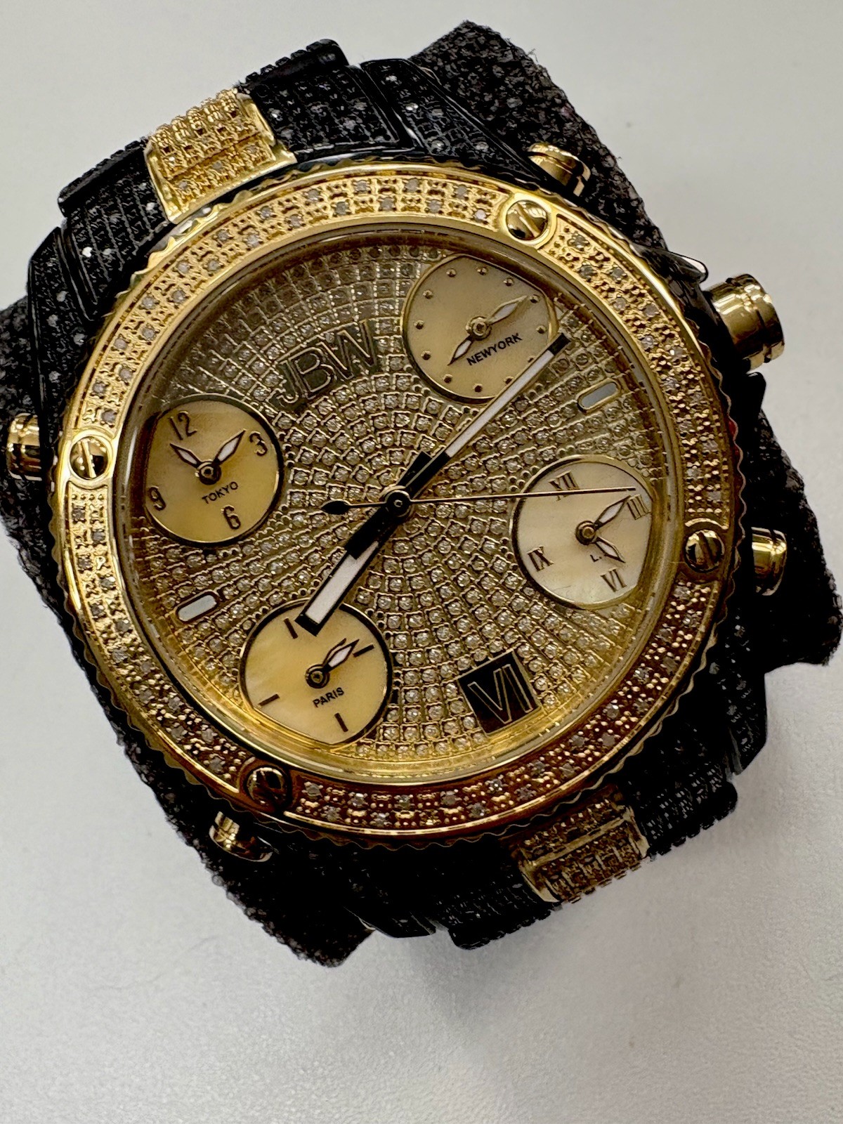 2.30 Cttw Diamond JBW Men’s Jet Setter diamond watch features 200 real diamonds