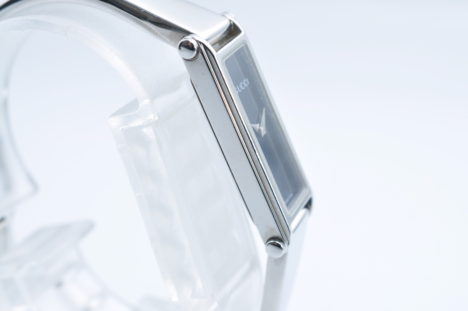 GUCCI 1500L Bangle Quartz Analog Square Silver Watch w-10182