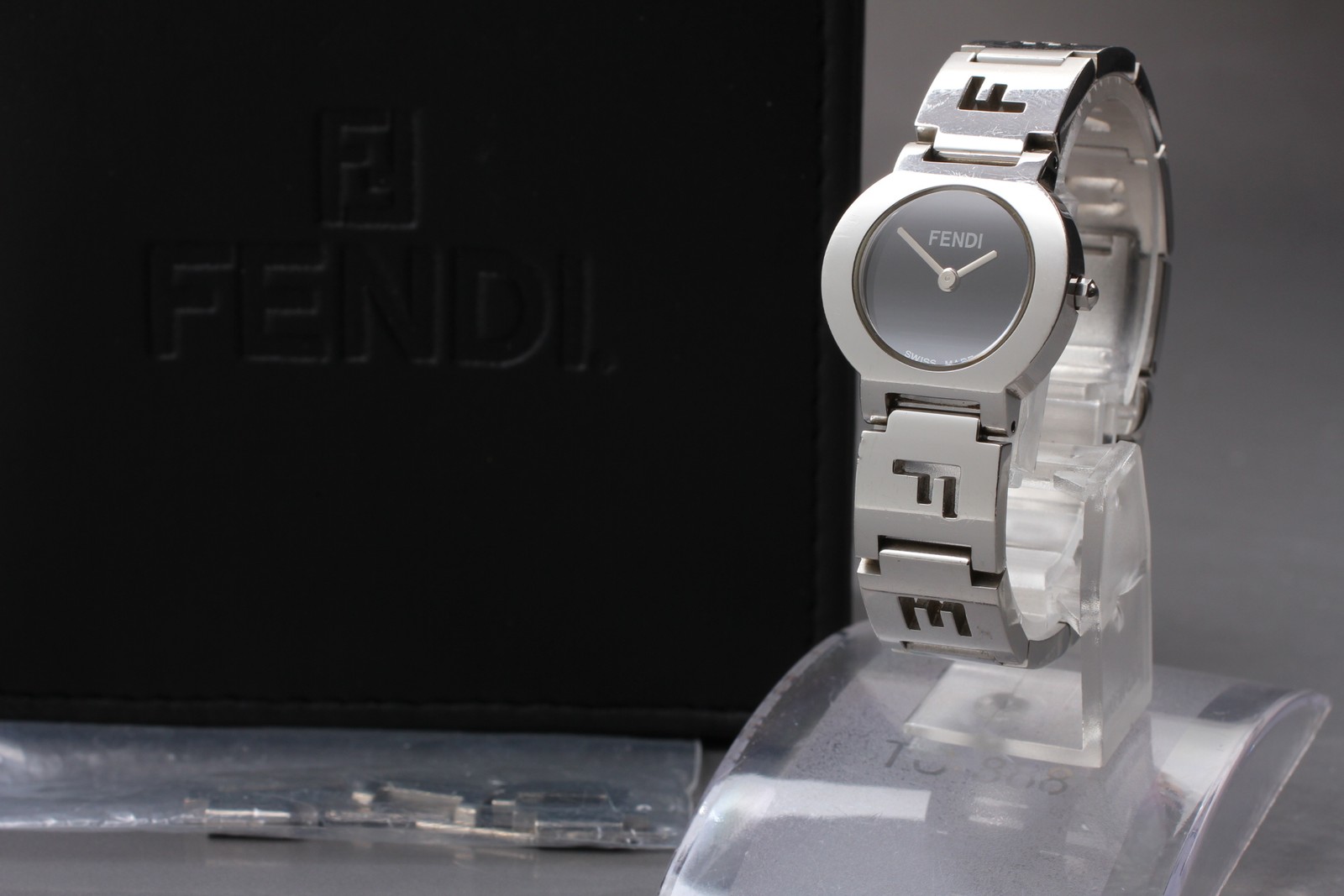 [N MINT in Box] FENDI Orologi 3050L Black Dial Ladies Quartz Watch From JAPAN