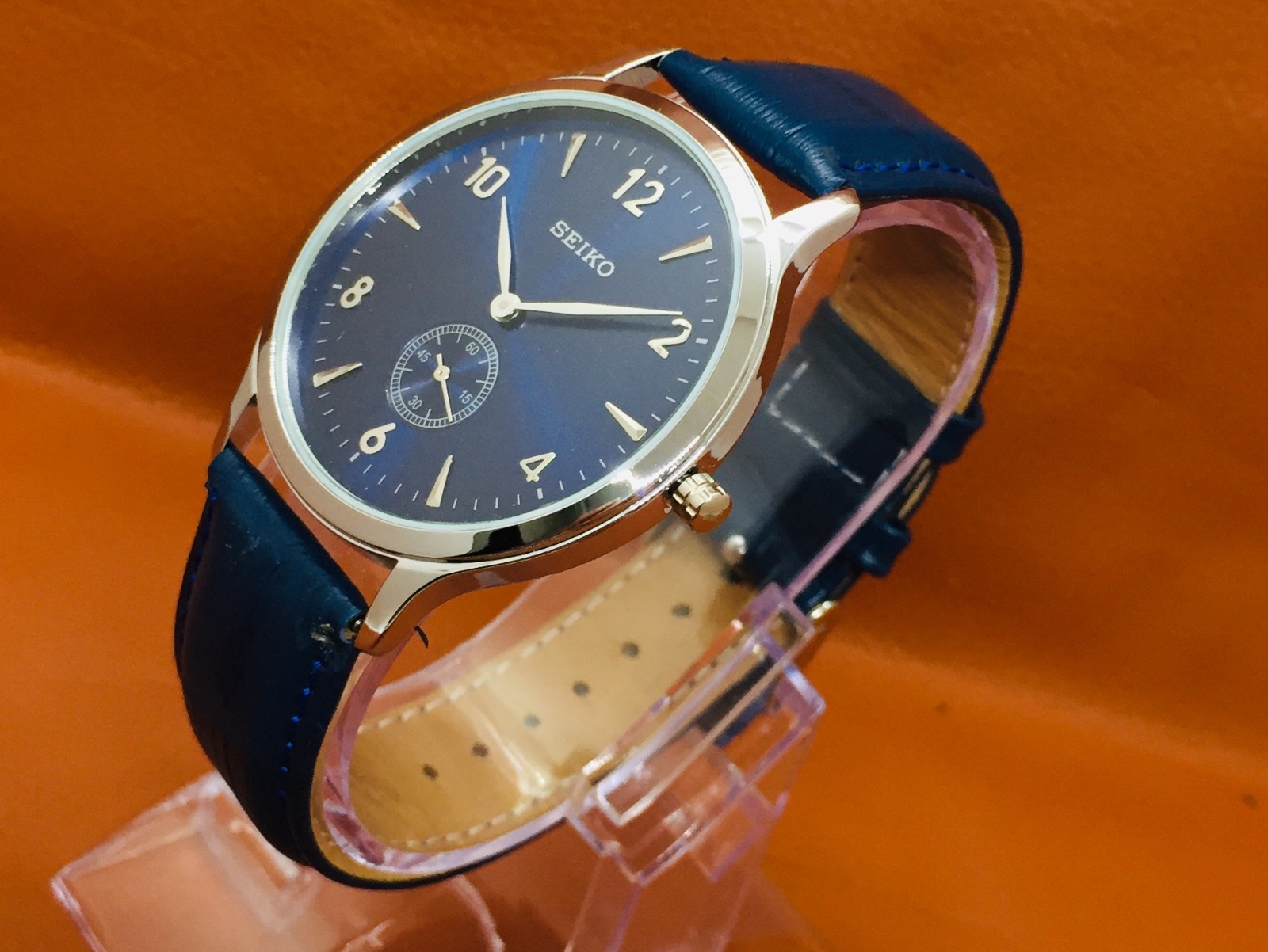 Vintage Seiko Quartz Round Sub Second Blue Dial Blue Leather Band Wrist Watch