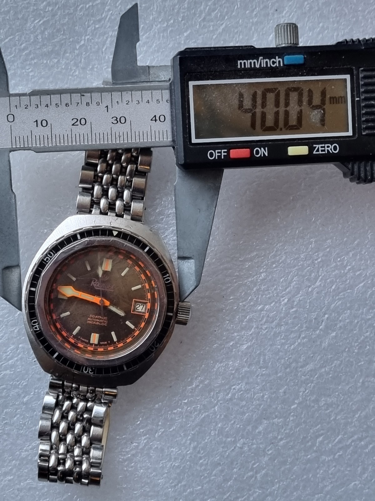 Rare Roundex Sub 30 Atm Automatic-date Bakelite Vintage Watch Swiss Big Casse