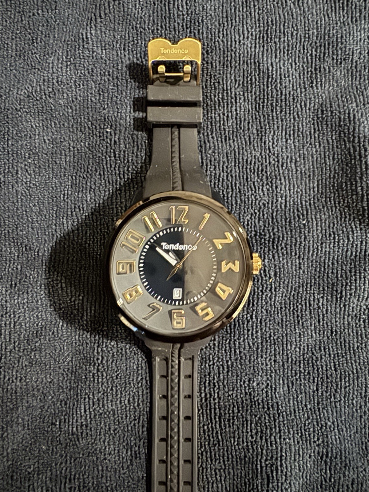 Tendence Gulliver Quartz Analog Date Black Dial Gold Numerals Rubber Strap