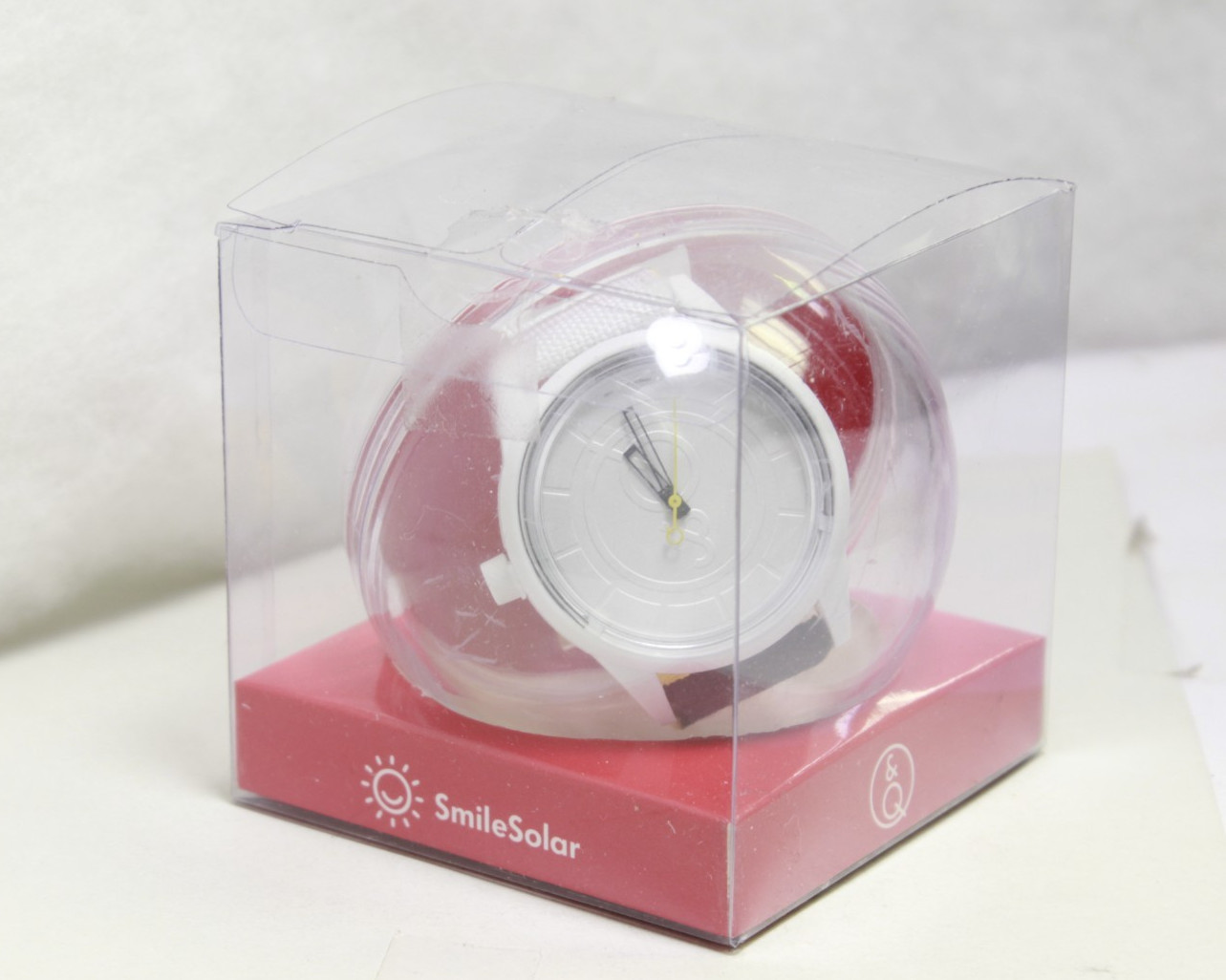 Q &Q JAPAN Waterproof Unisex Kids Analog Quartz Watch/ White Yellow Black