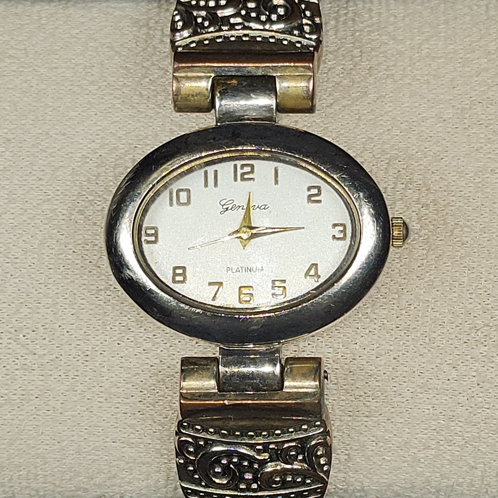 Vintage Geneva Platinum 8649 Women’s Cuff BRACELET WATCH Silver Tone WORKS 5.25″
