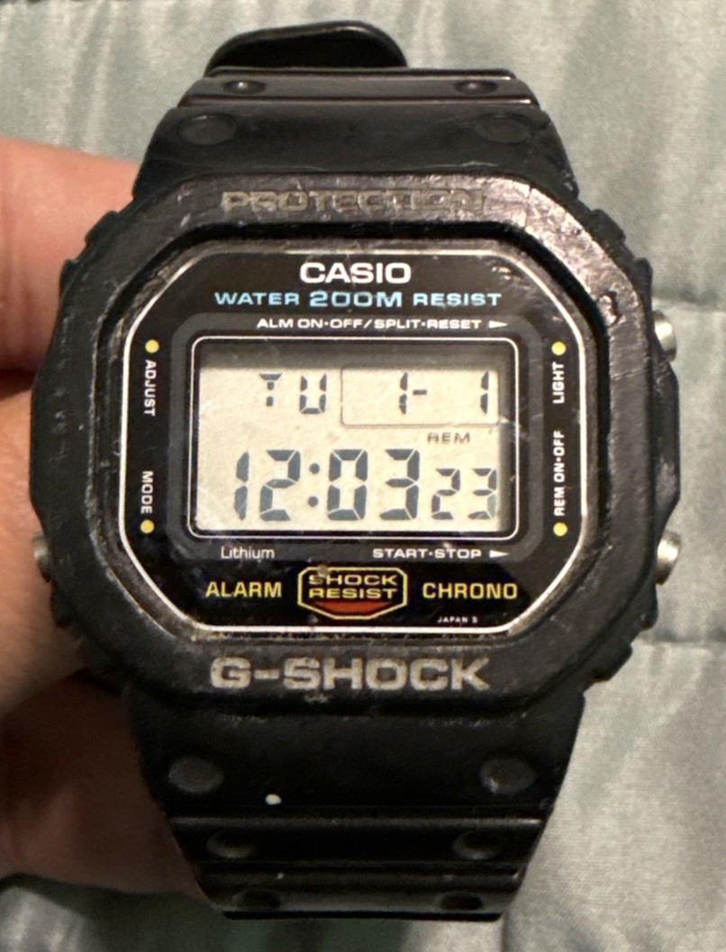 Casio DW-5600C (901) RARE VINTAGE G-SHOCK Plz Read Needs New Band & Cracked