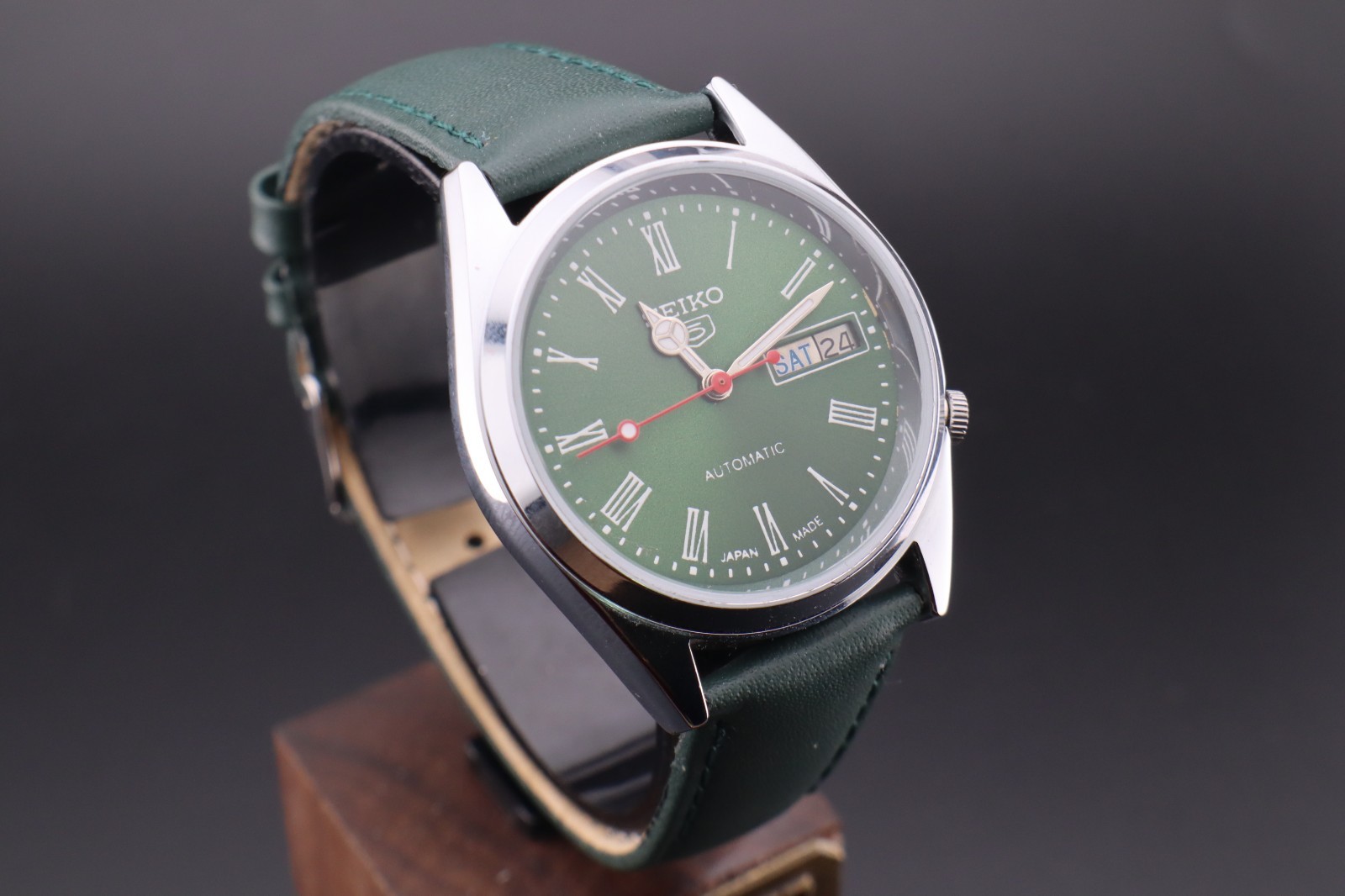 Vintage Seiko 5 Automatic 7009A Japan Made Men’s Wrist Watch, Day/Date