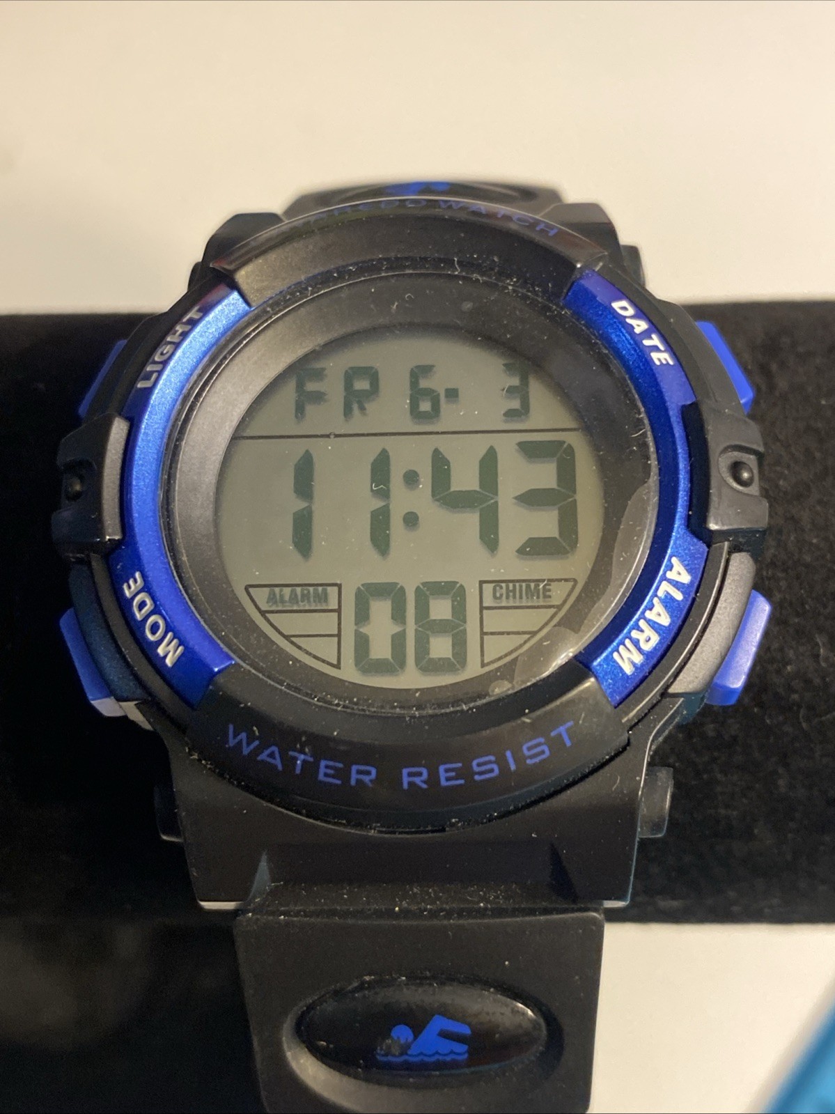 LAVAREDO SPORTS WATCH RUNS GREAT FITS UP TO 9″ WRIST New Battery