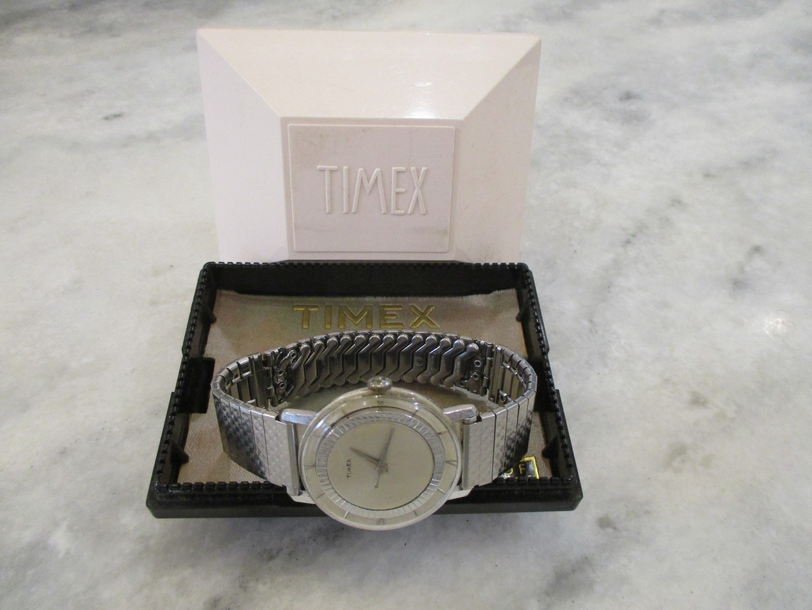 VINTAGE TIMEX DARWIN MECHANICAL MENS WATCH PIE PLATE DIAL 1950-60s w/BOX – RUNS