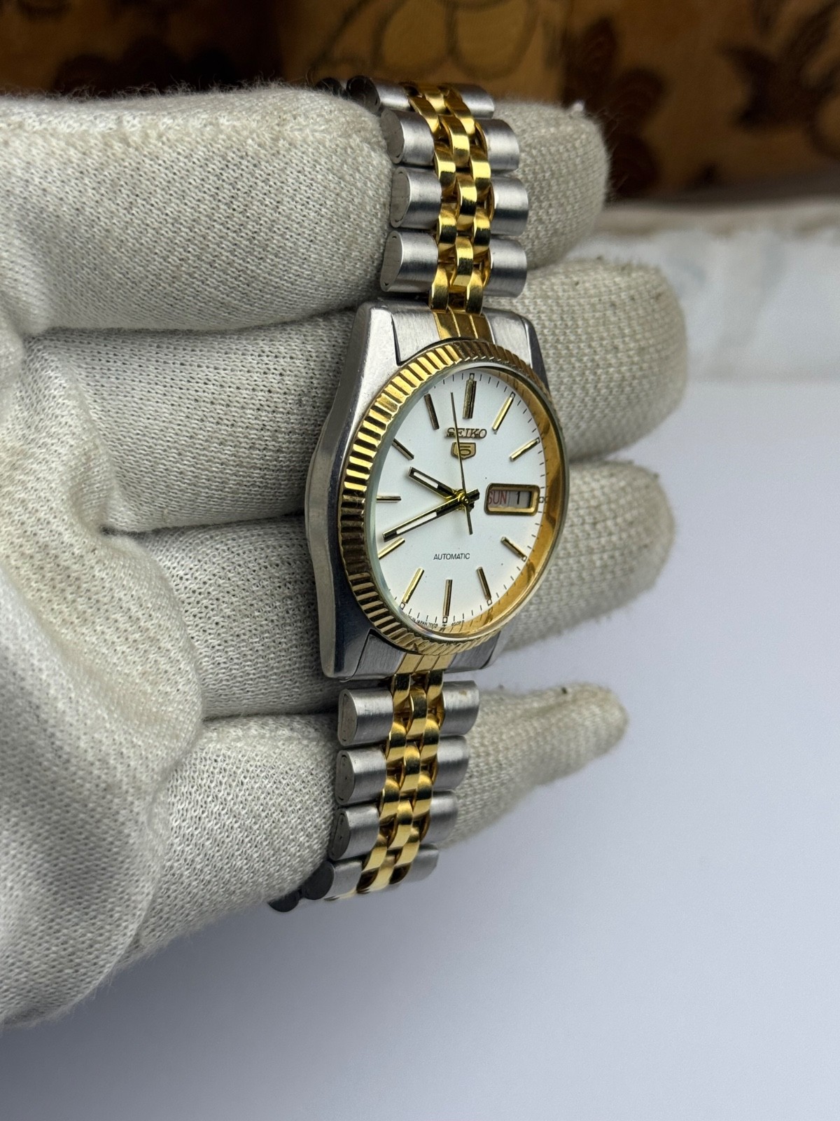 Vintage Seiko 5 7009 Automatic White Dial Fluted Bezel Two Tone Jubilee Men’s