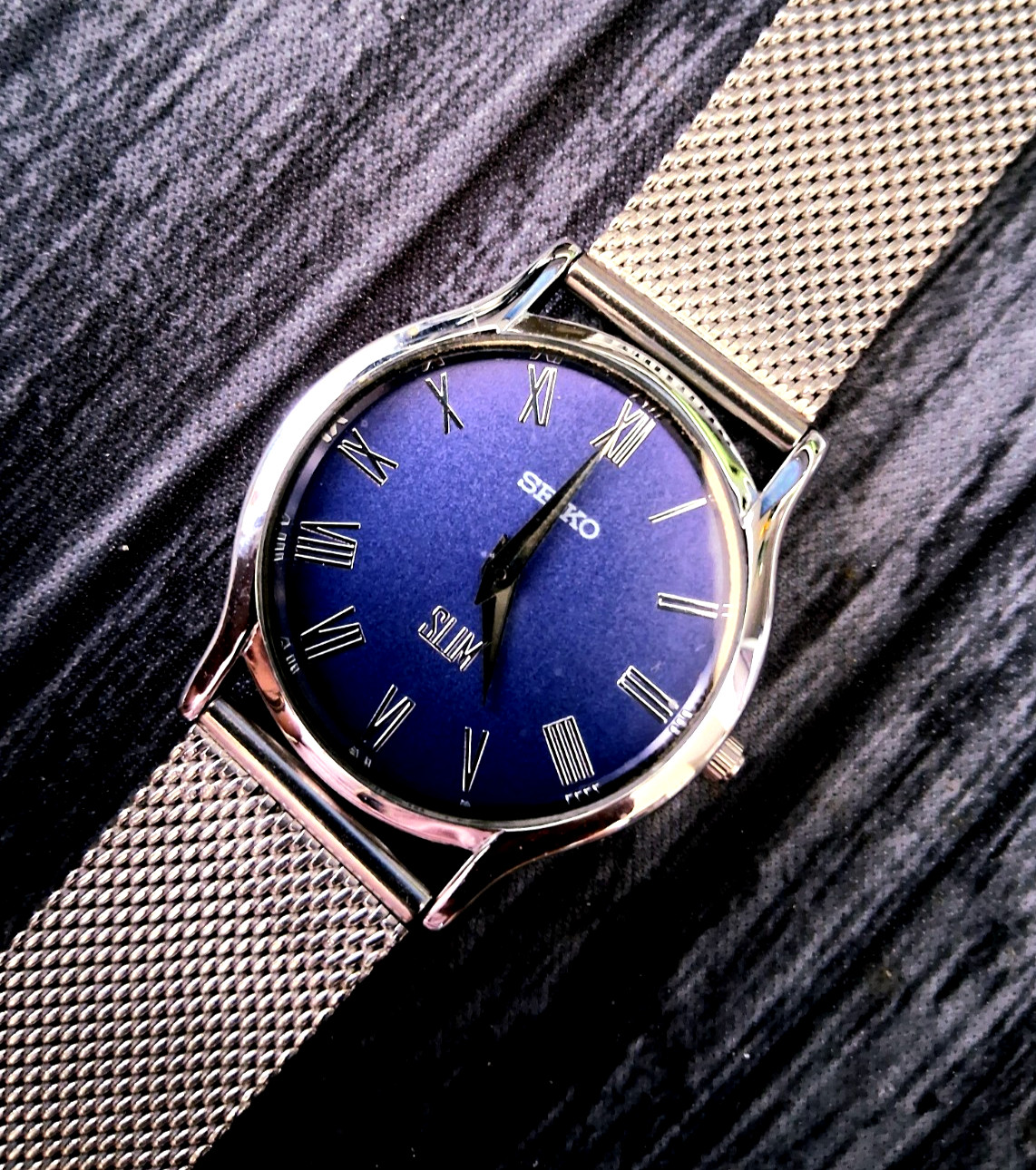 Rare Vintage Seíko Round Slim Roman Blue Dial Slv Mens Watch—