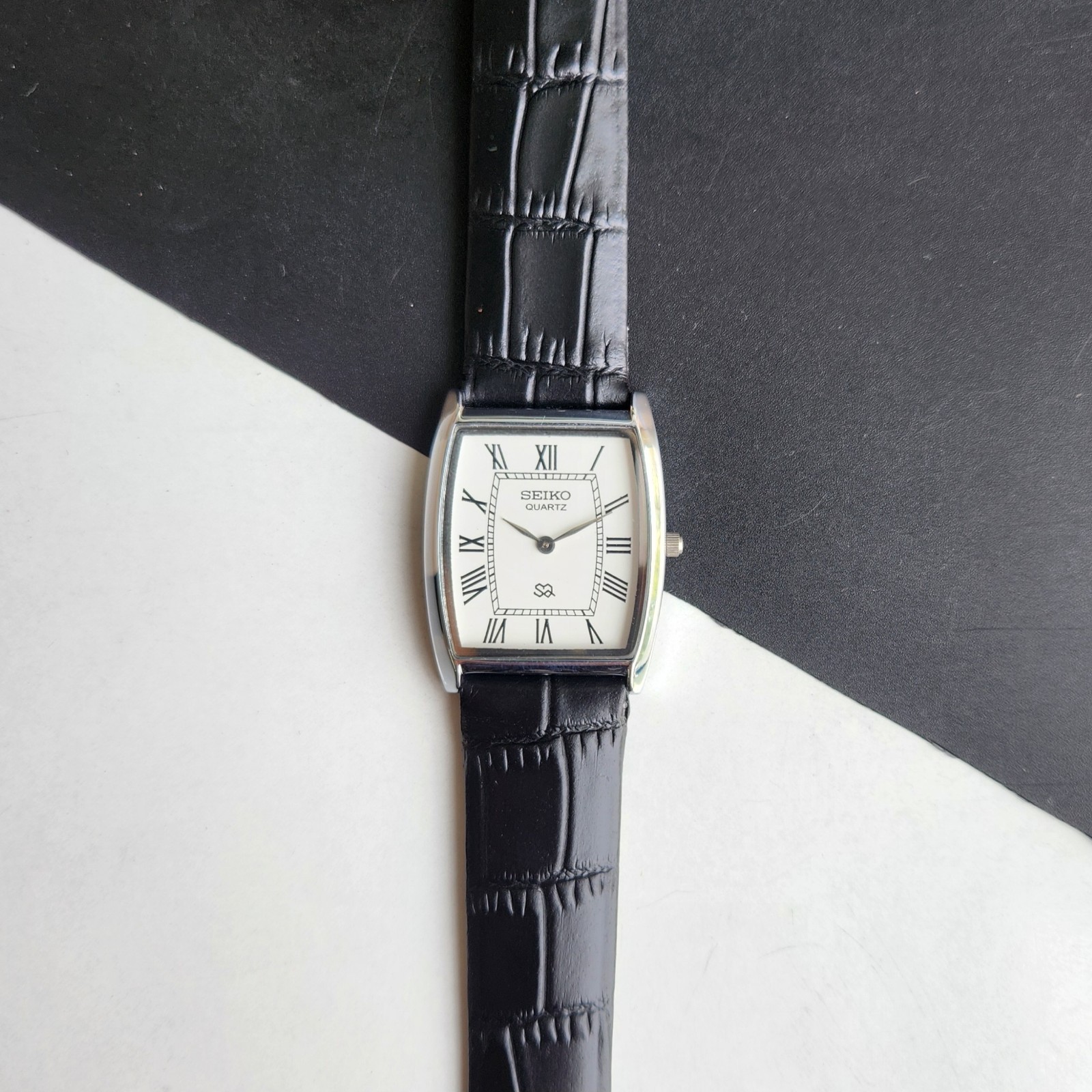 Vintage Seiko Slim Tank Quartz Men White Dial Dress Watch-Free Shipping