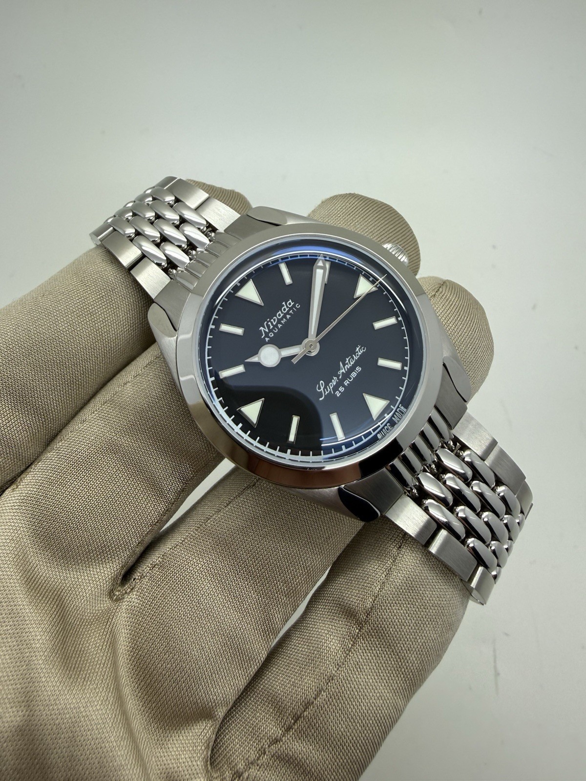 Nivada Grenchen Super Antarctic 38mm Auto Steel Watch 32025A04 B+P