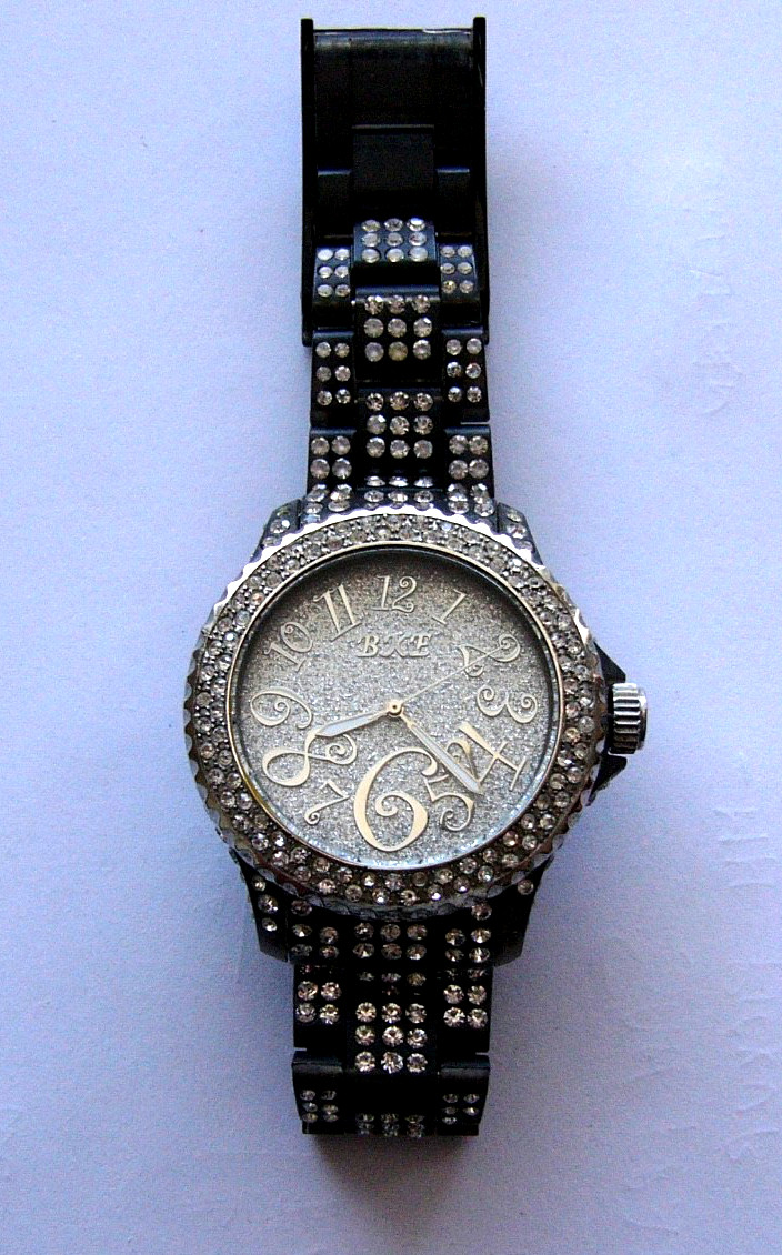 Women’s Quartz Analog Watch Black Faux Diamonds 45mm New Battery