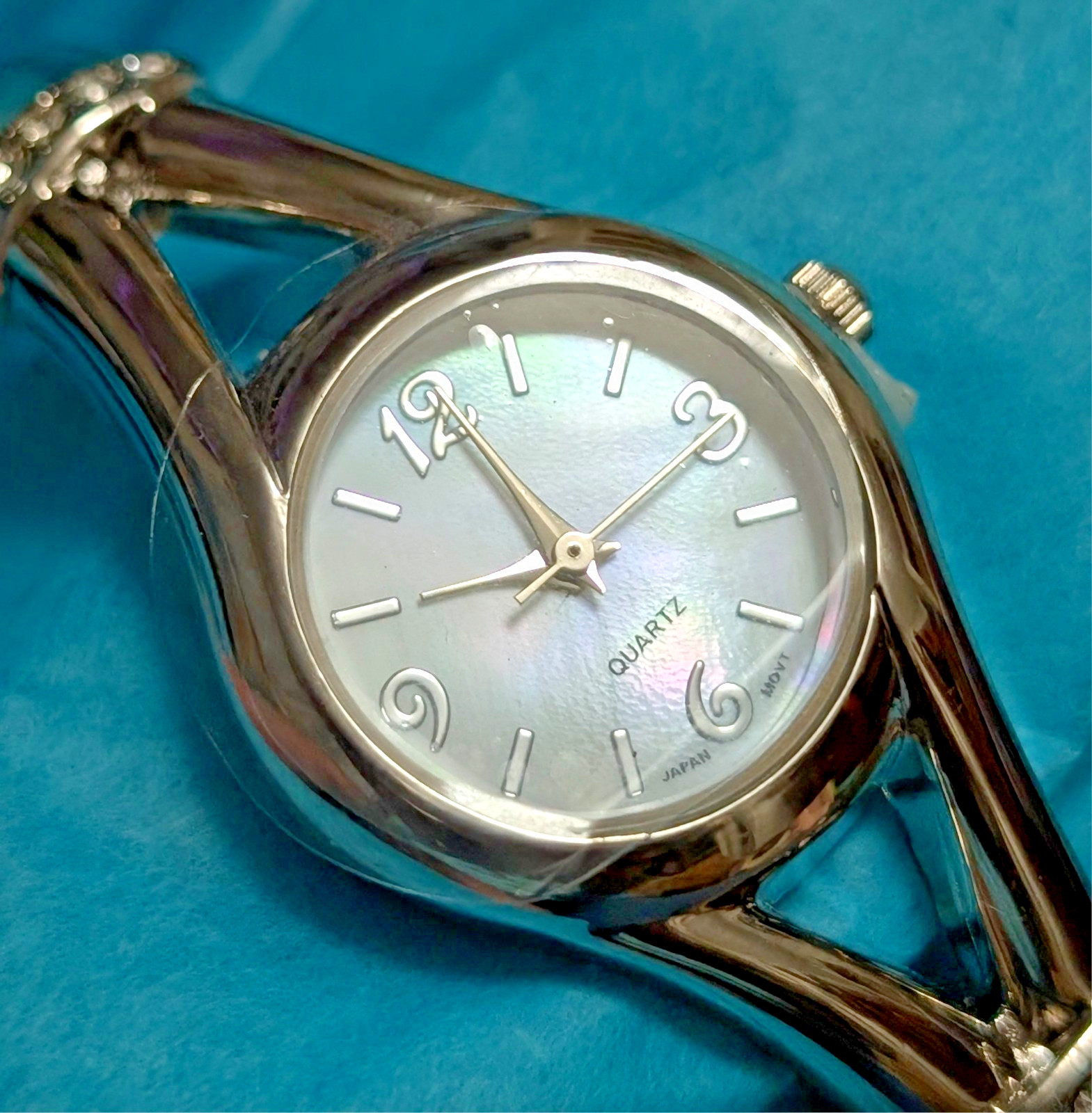 New!! vintage ladies Japan quartz MOVT SR626SW cuff /bangle watch