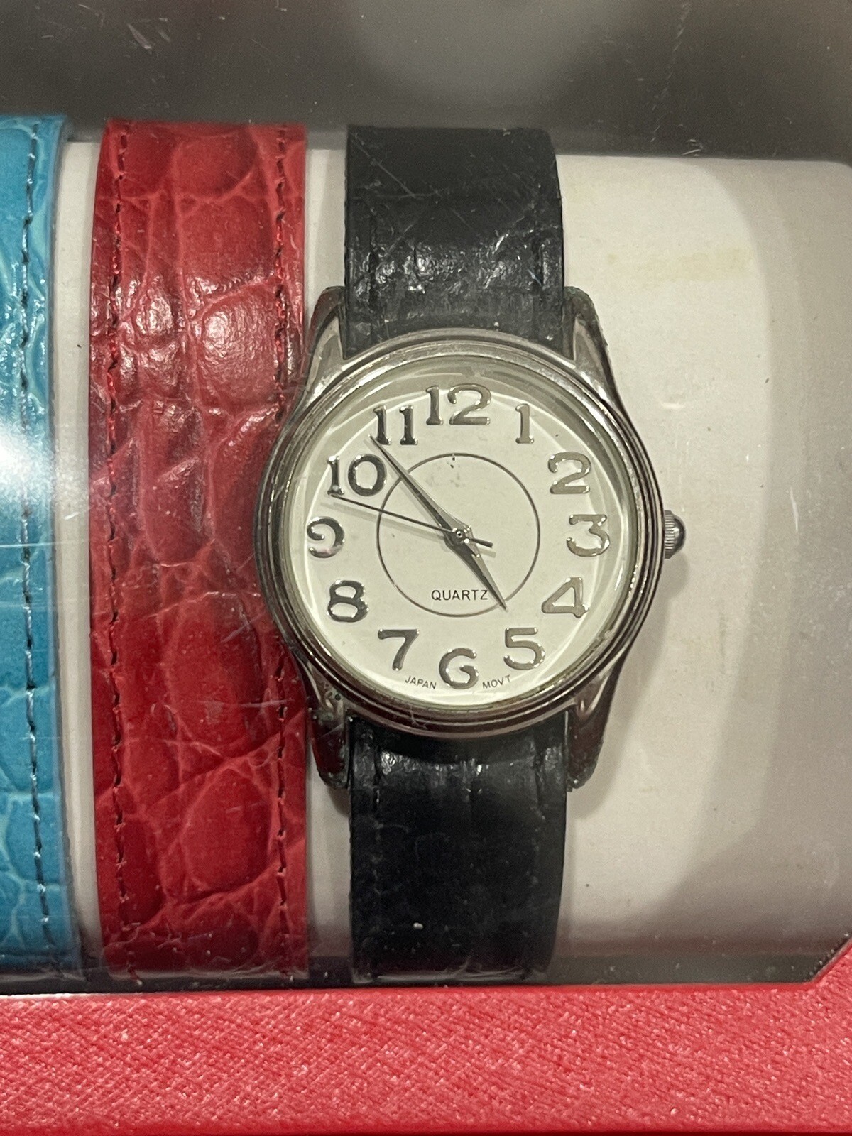 2005 AVON WATCH AND MULTIPLE STRAP WATCH SET IN BOX / BRAND NEW