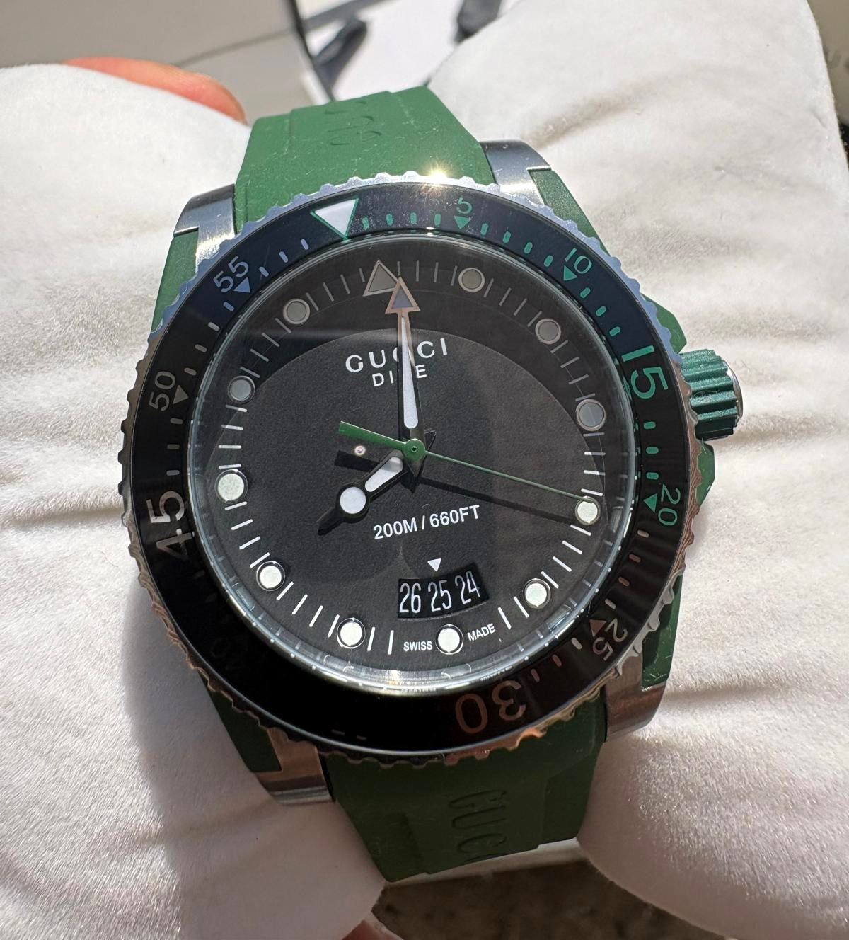 Gucci Dive 45mm Men’s Watch Black Dial Green Rubber Strap Quartz 200m Date