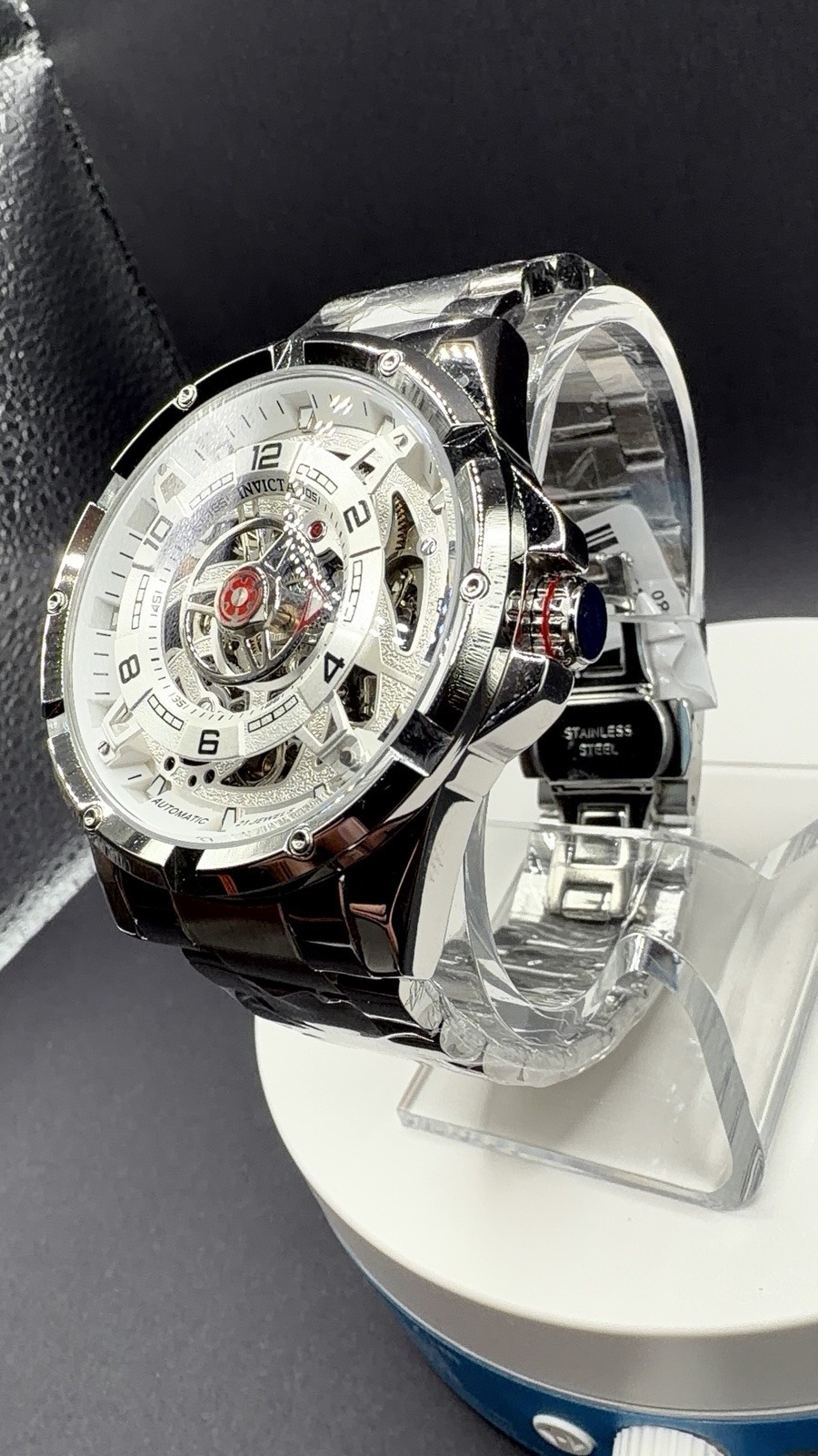 Invicta Racing Interpoint Automatic 43.5mm w-30m water resistance. Silver w- Red