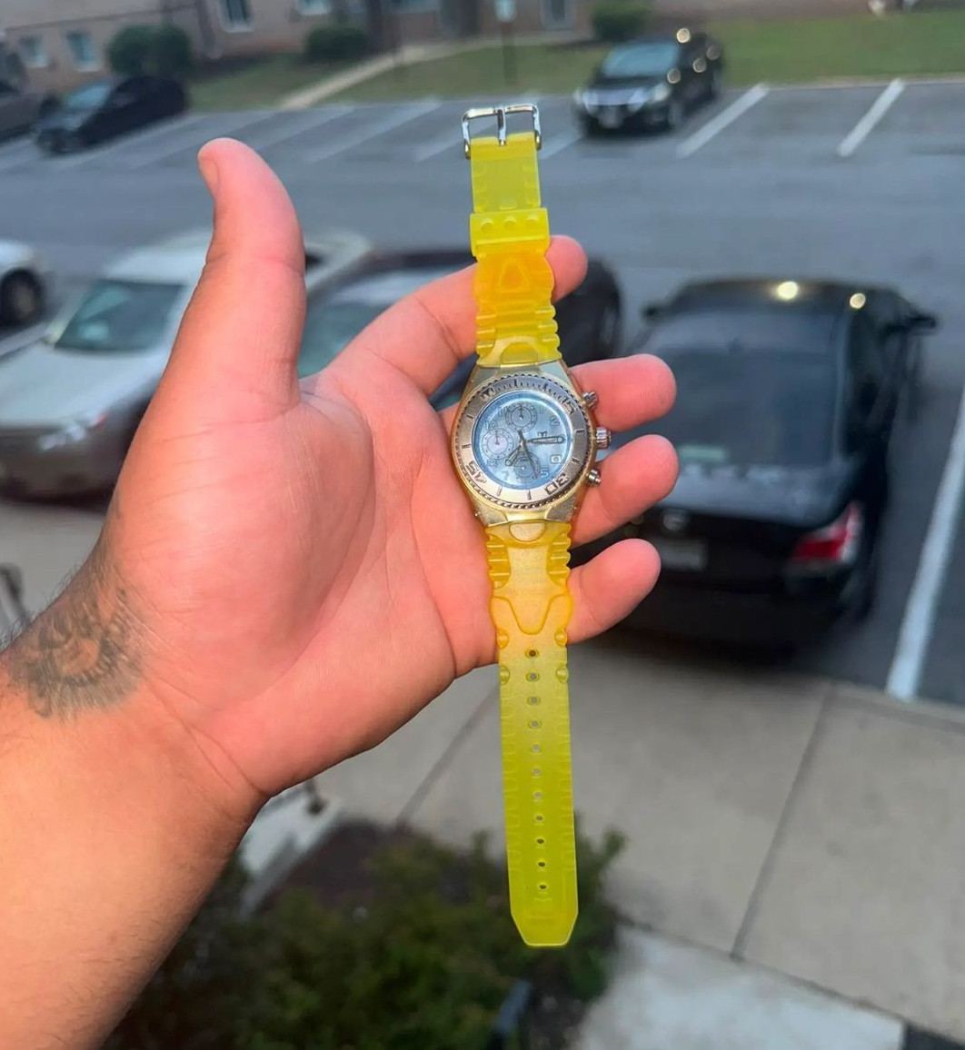 Chronograph Sport Analog Wristwatch Silver Case Yellow Plastic Strap Round Dial