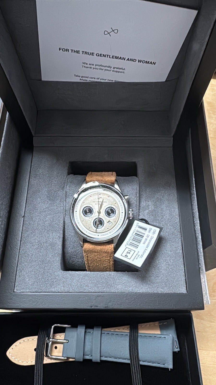 AV86 1564 Chronodate Automatic, Steel / Off White (Extra Suede – Blue band)