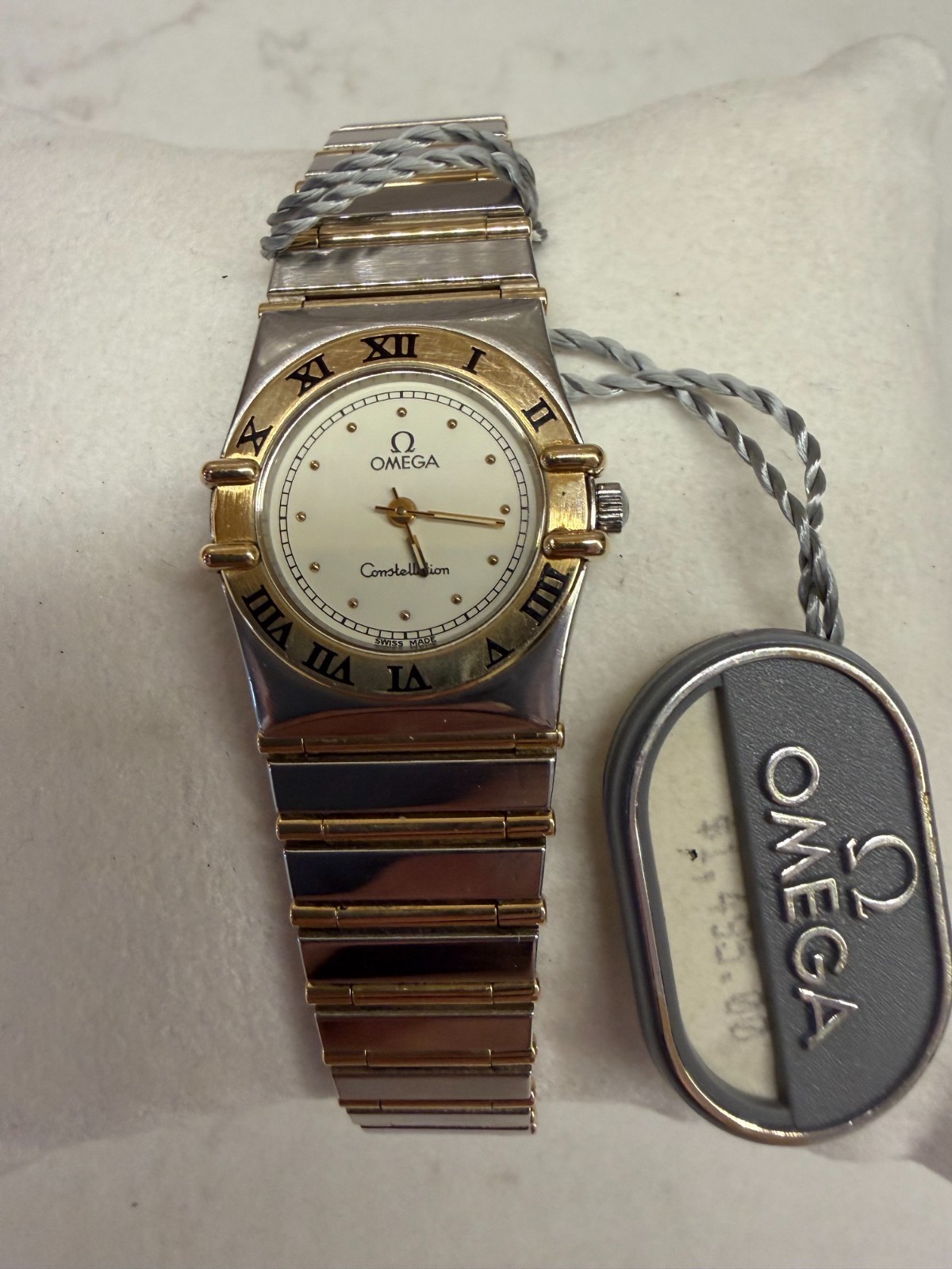 OMEGA Constellation 1272 Ladies Quart Watch with Cream Dial and Full Gold Bars