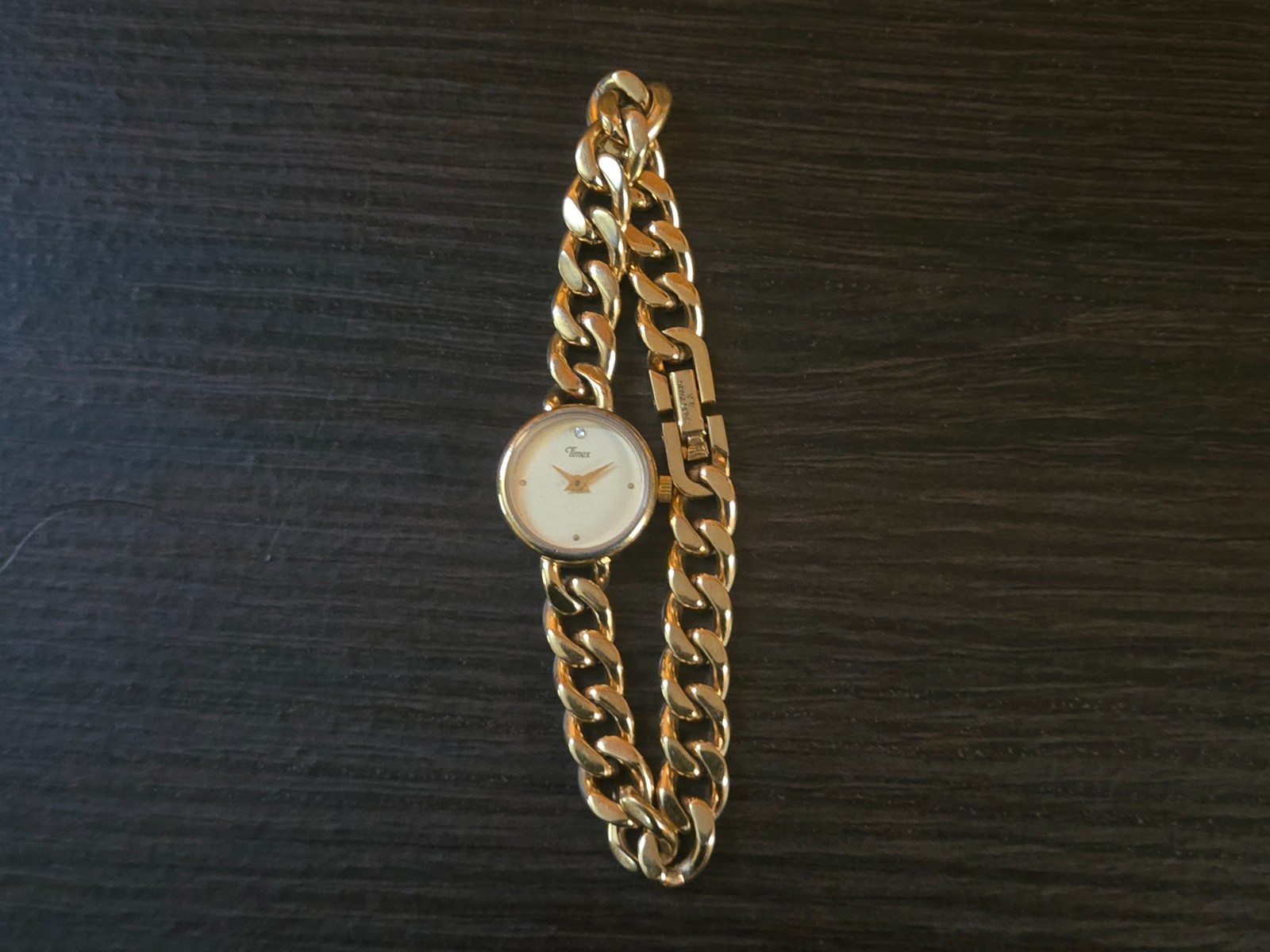 Vintage Timex Women’s Gold Tone Bracelet Watch New Battery Minimalist Dial