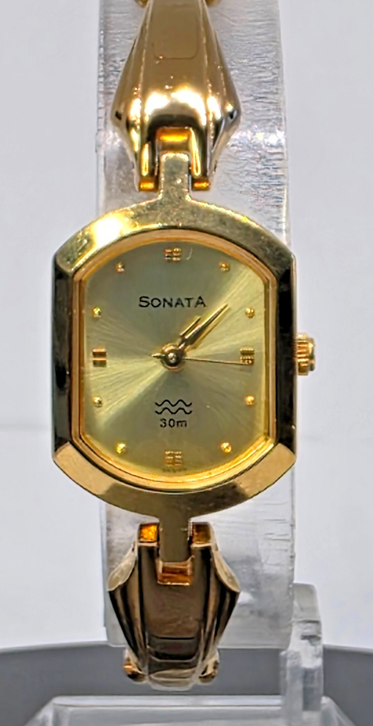 India Sonata Watch Gold Tone 8042YAA New Battery and Working