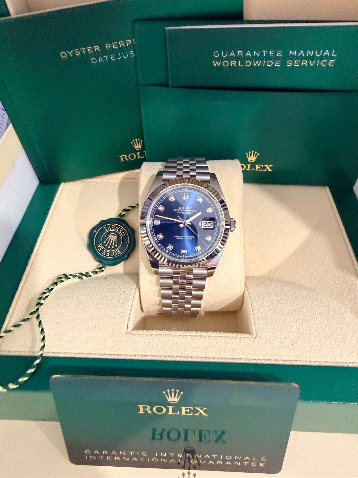 Rolex Datejust 126334 fluted jubilee diamond blue dial